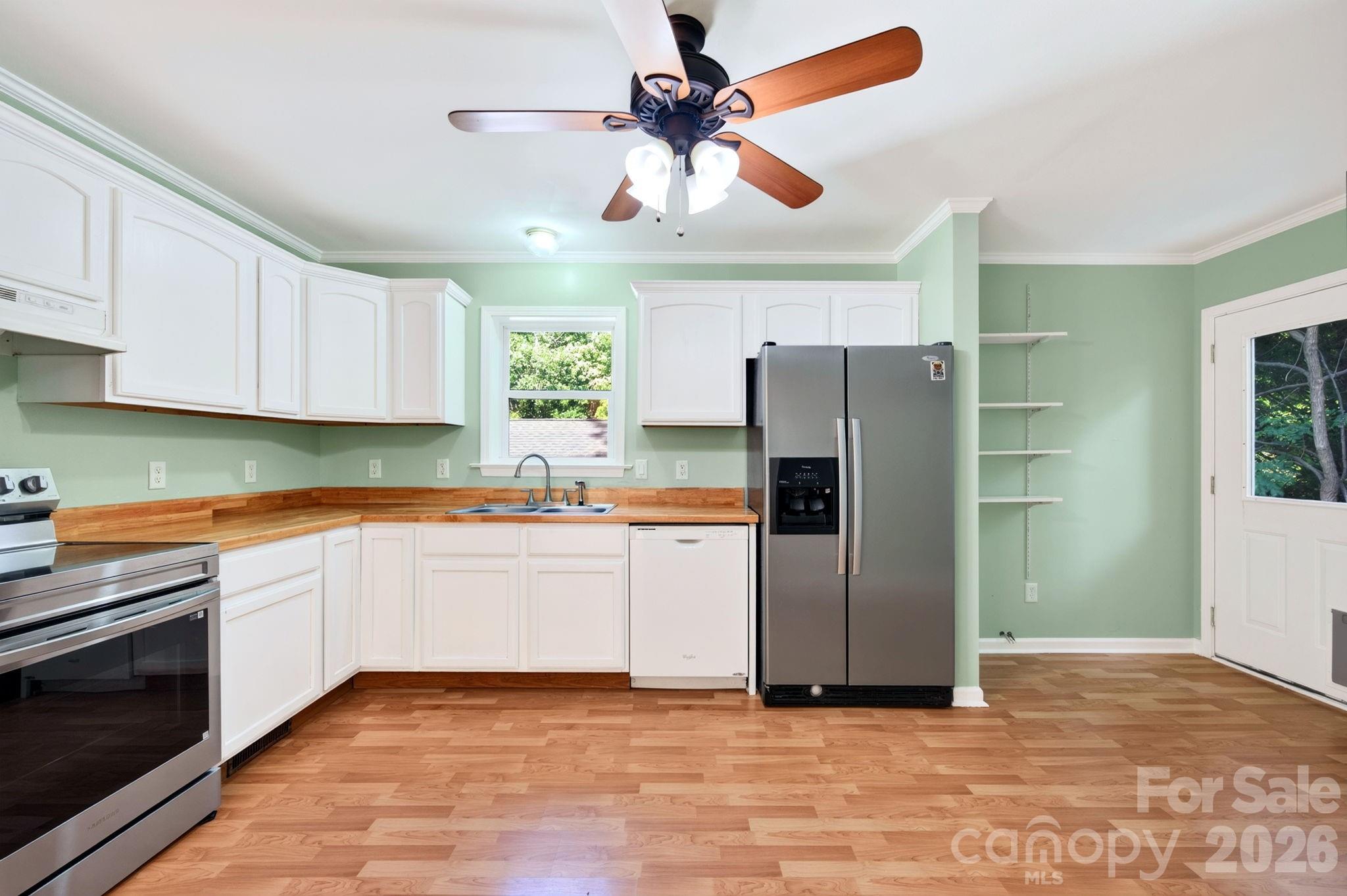 Single Family Residence at 47 Wilmington Street, Asheville, photo 4 of 23