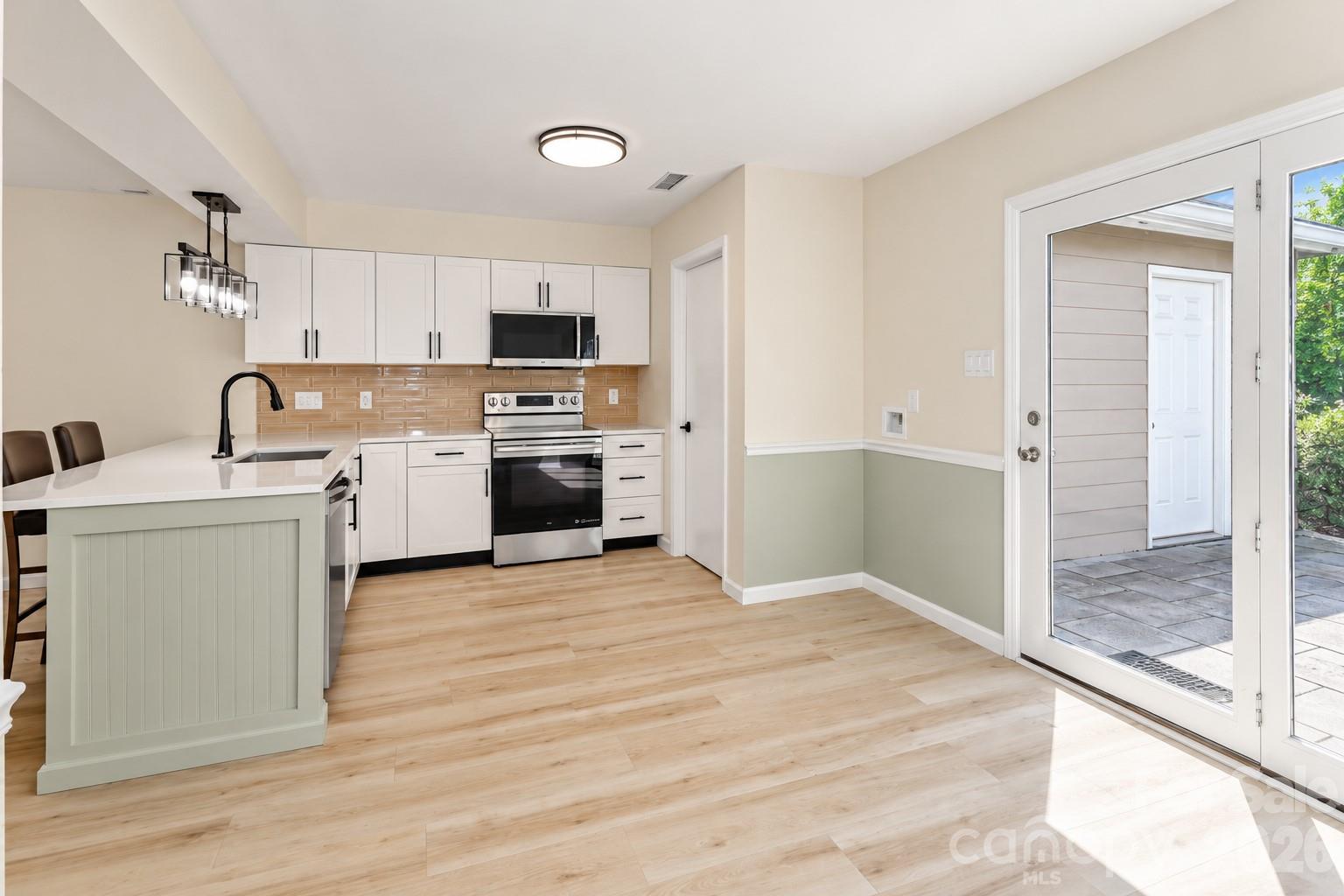 Condominium at 205 S Academy Street, Mooresville, photo 14 of 27