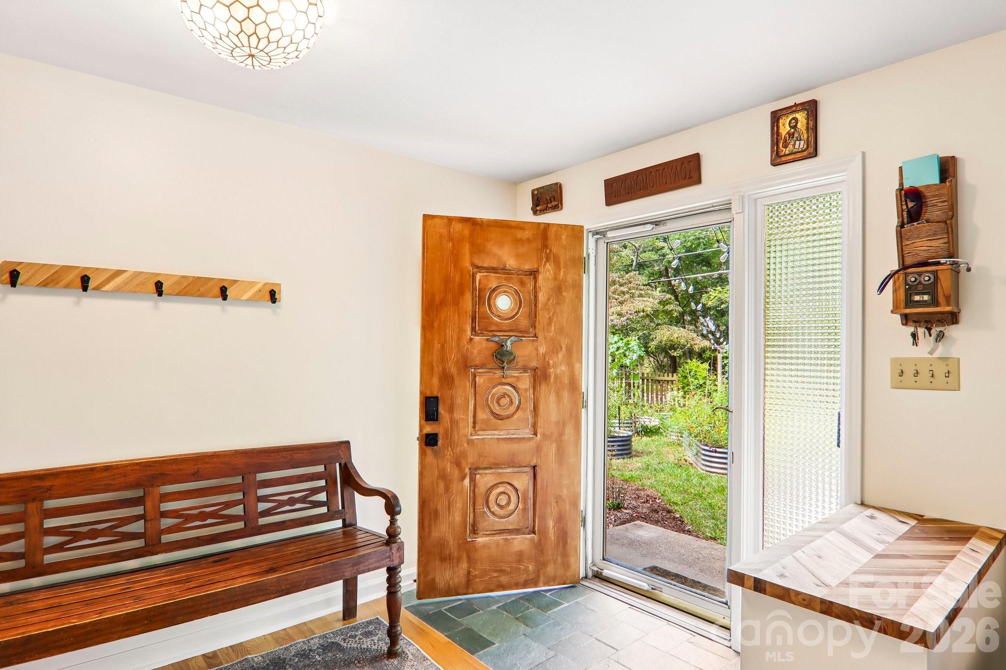 Single Family Residence at 333 Kenilworth Road, Asheville, photo 5 of 35