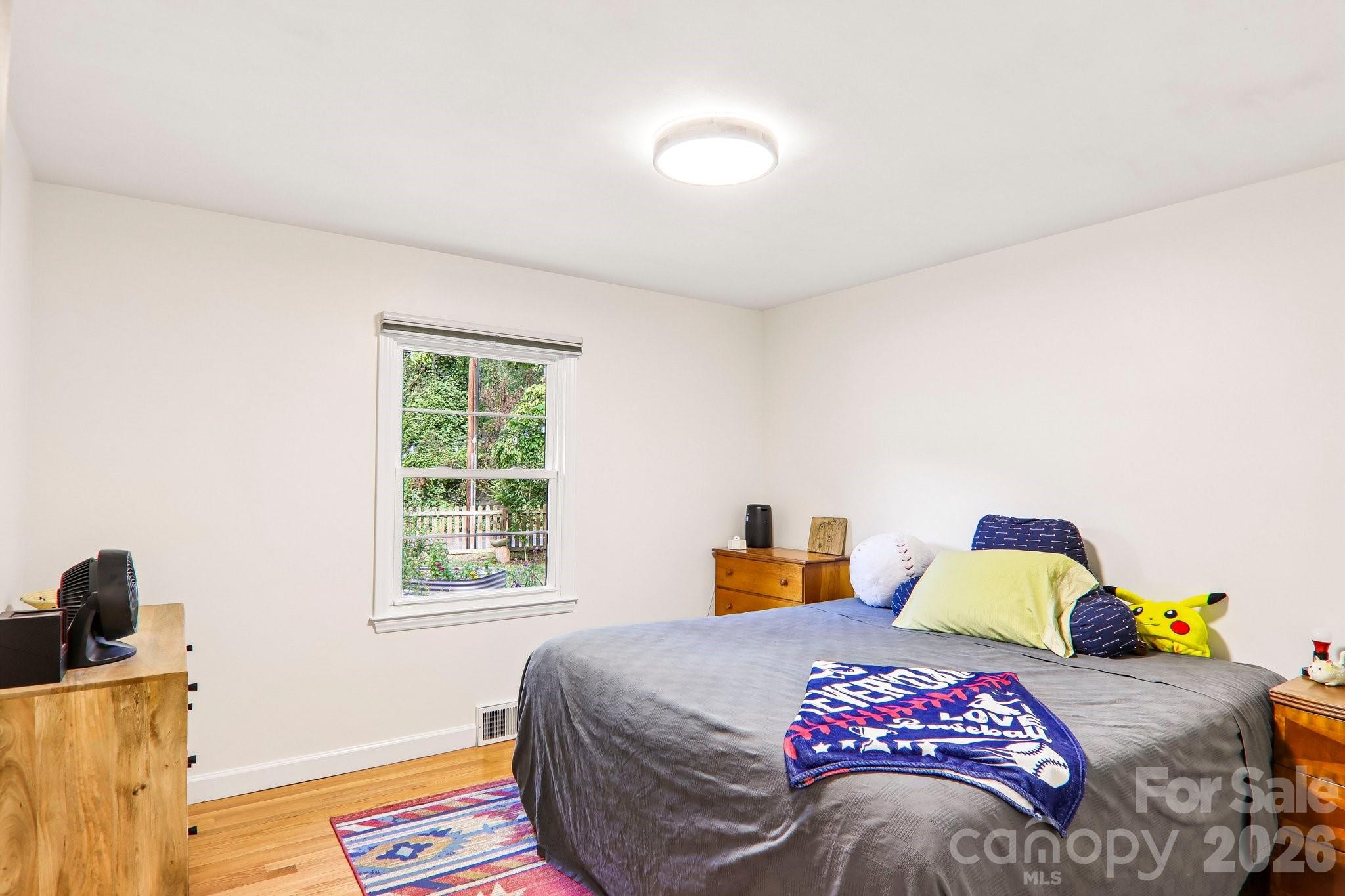 Single Family Residence at 333 Kenilworth Road, Asheville, photo 13 of 35