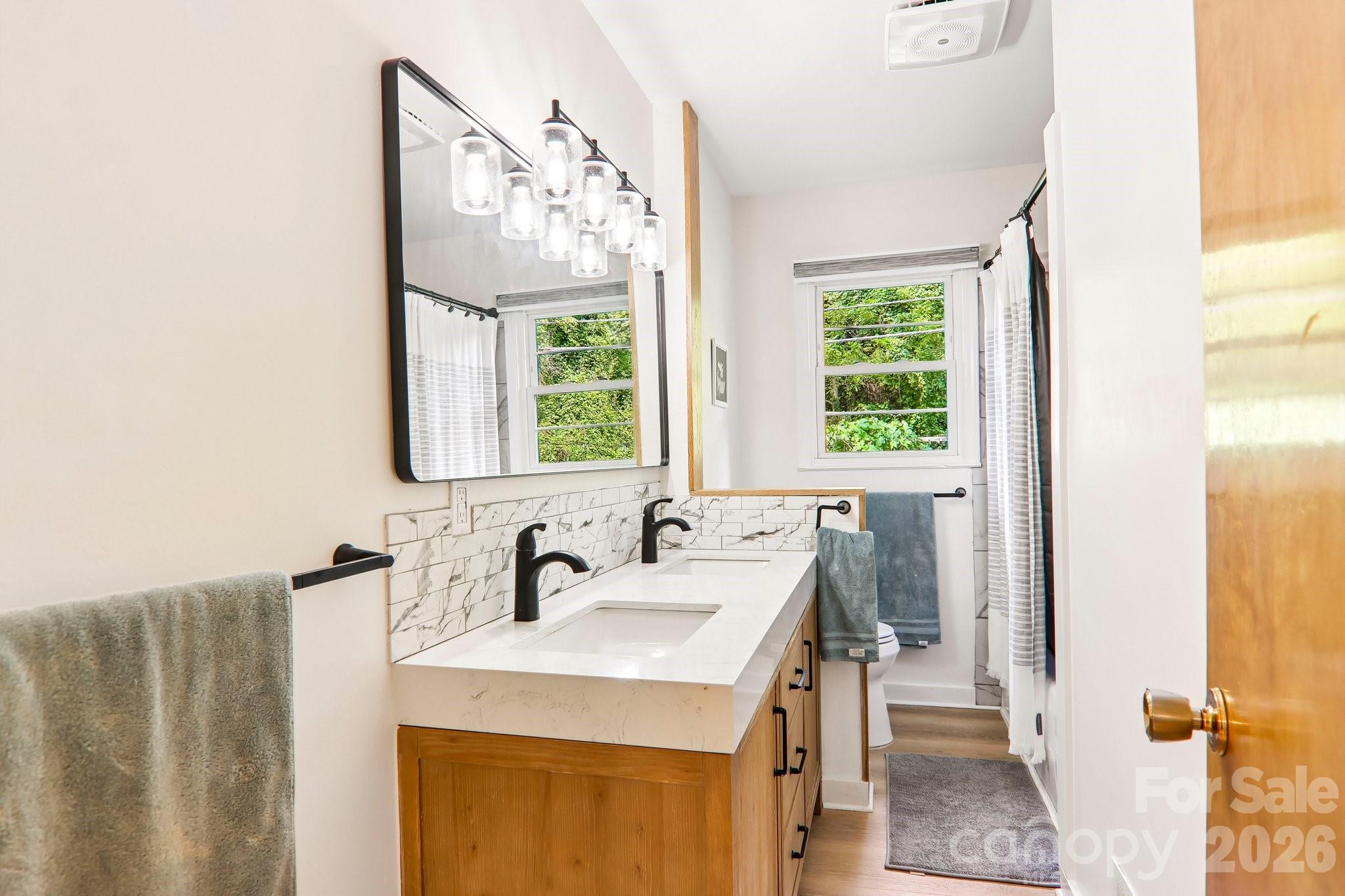 Hallway full bath! - 333 Kenilworth Road, Asheville