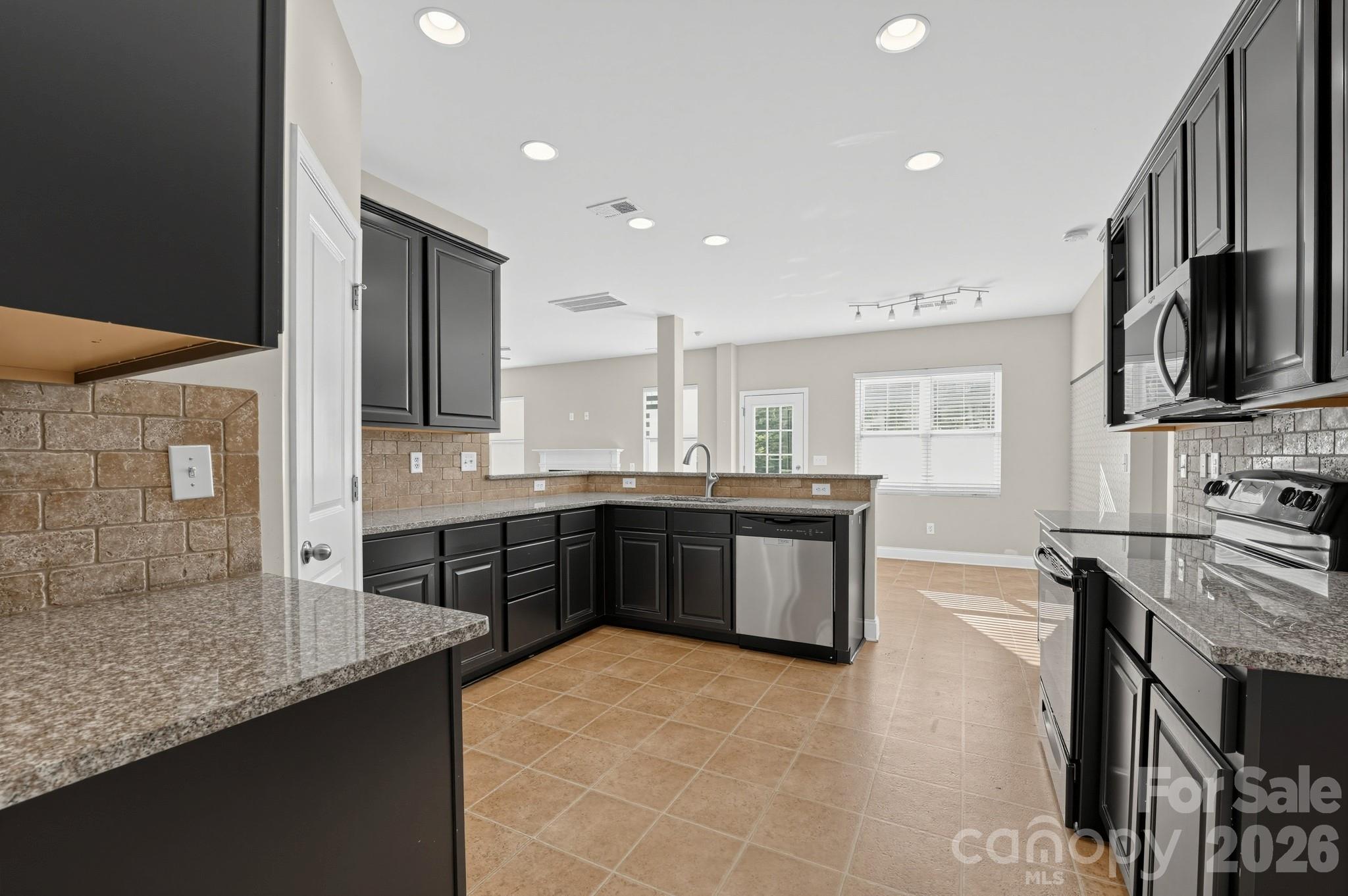Single Family Residence at 284 Oakbourne Lane, Rock Hill, photo 12 of 26