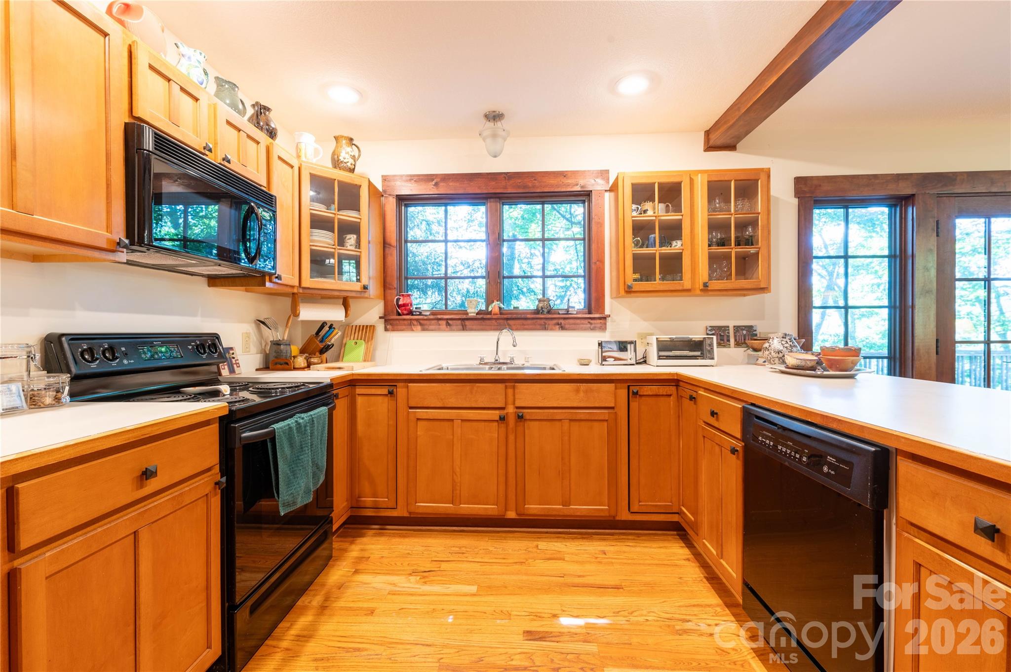 Single Family Residence at 86 Forest Ridge Road E, Burnsville, photo 14 of 48