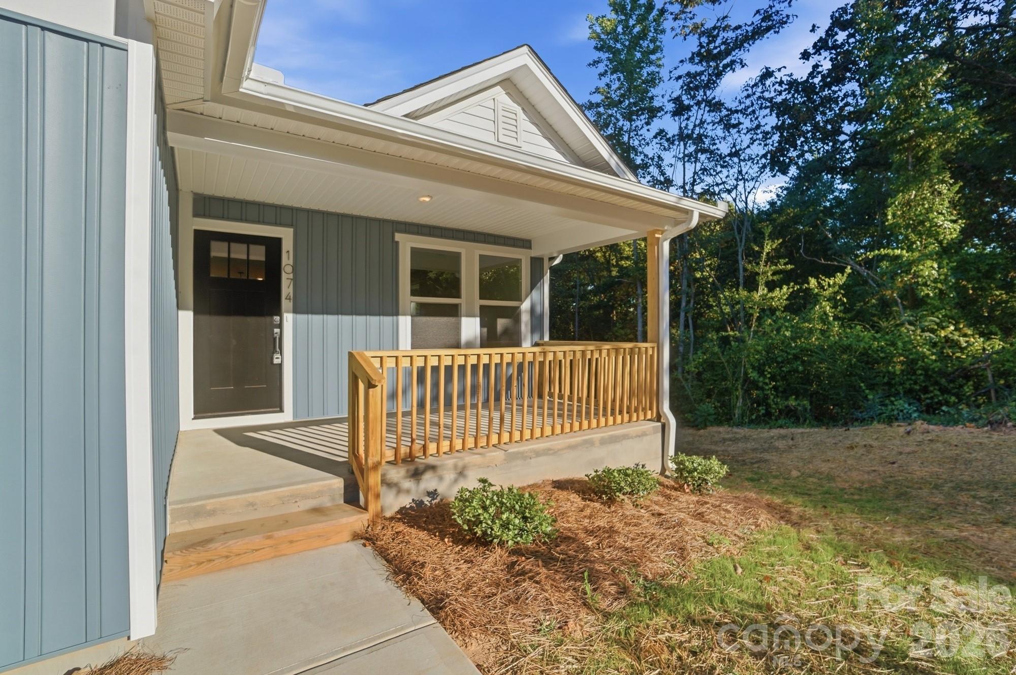 Single Family Residence at 1074 Mountain Crest Drive, Kings Mountain, photo 6 of 45
