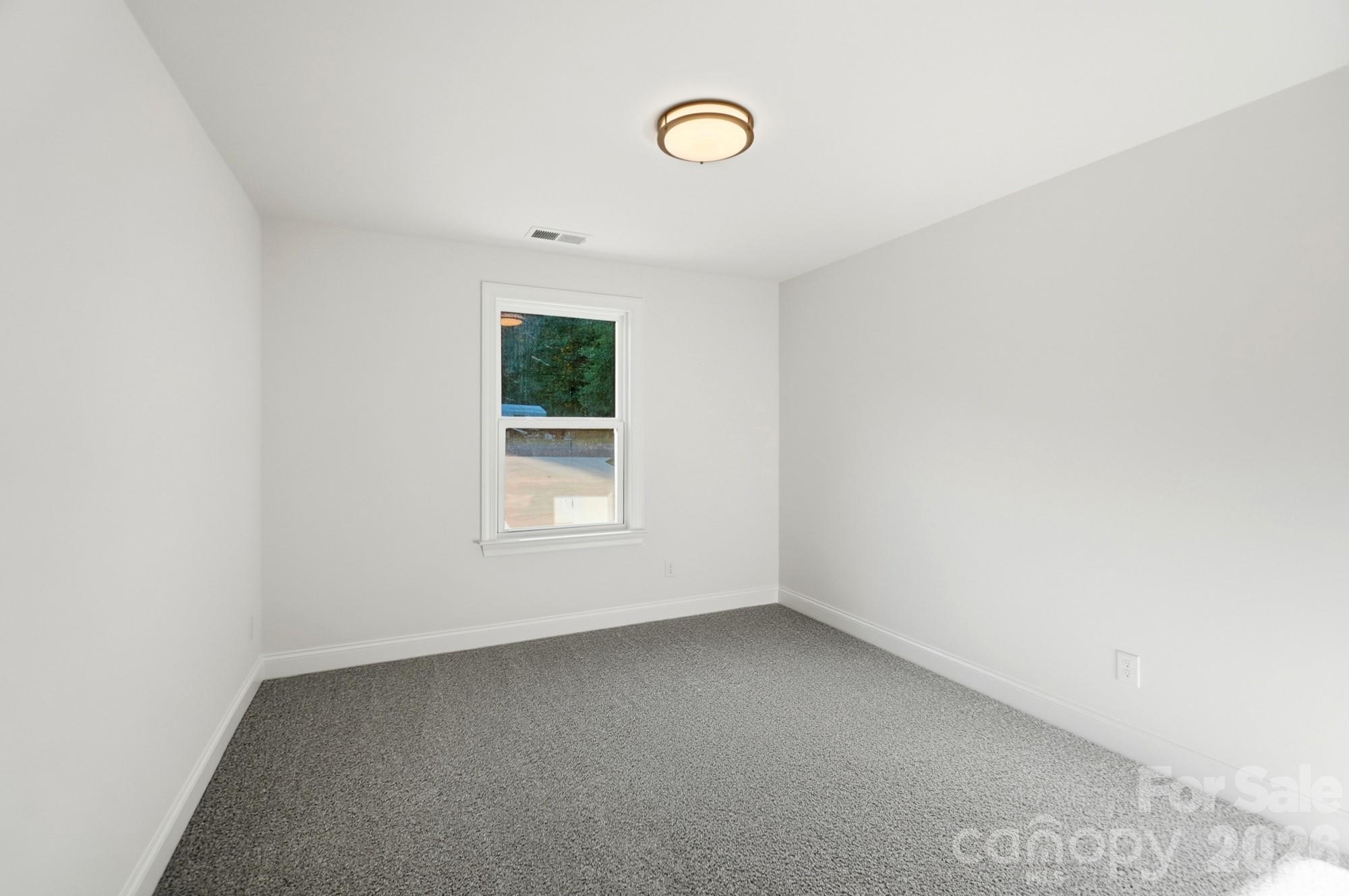 Single Family Residence at 1074 Mountain Crest Drive, Kings Mountain, photo 25 of 45