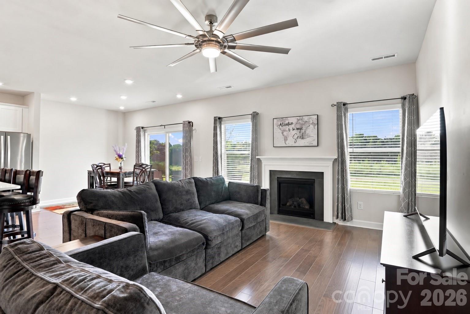 Single Family Residence at 11416 Solstice Way, Huntersville, photo 4 of 36
