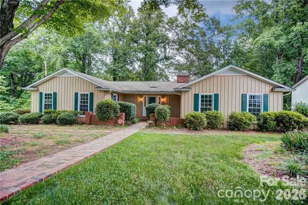 512 Lakeside Drive