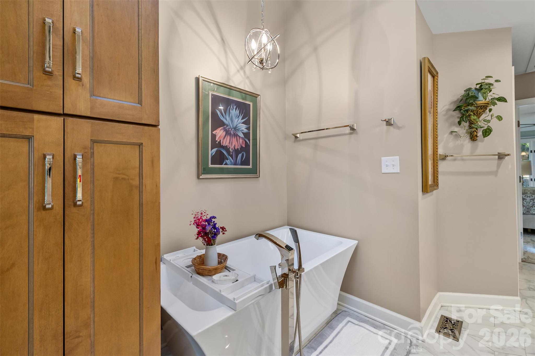 Large soaking tub - 55 Heritage Drive, Lake Wylie