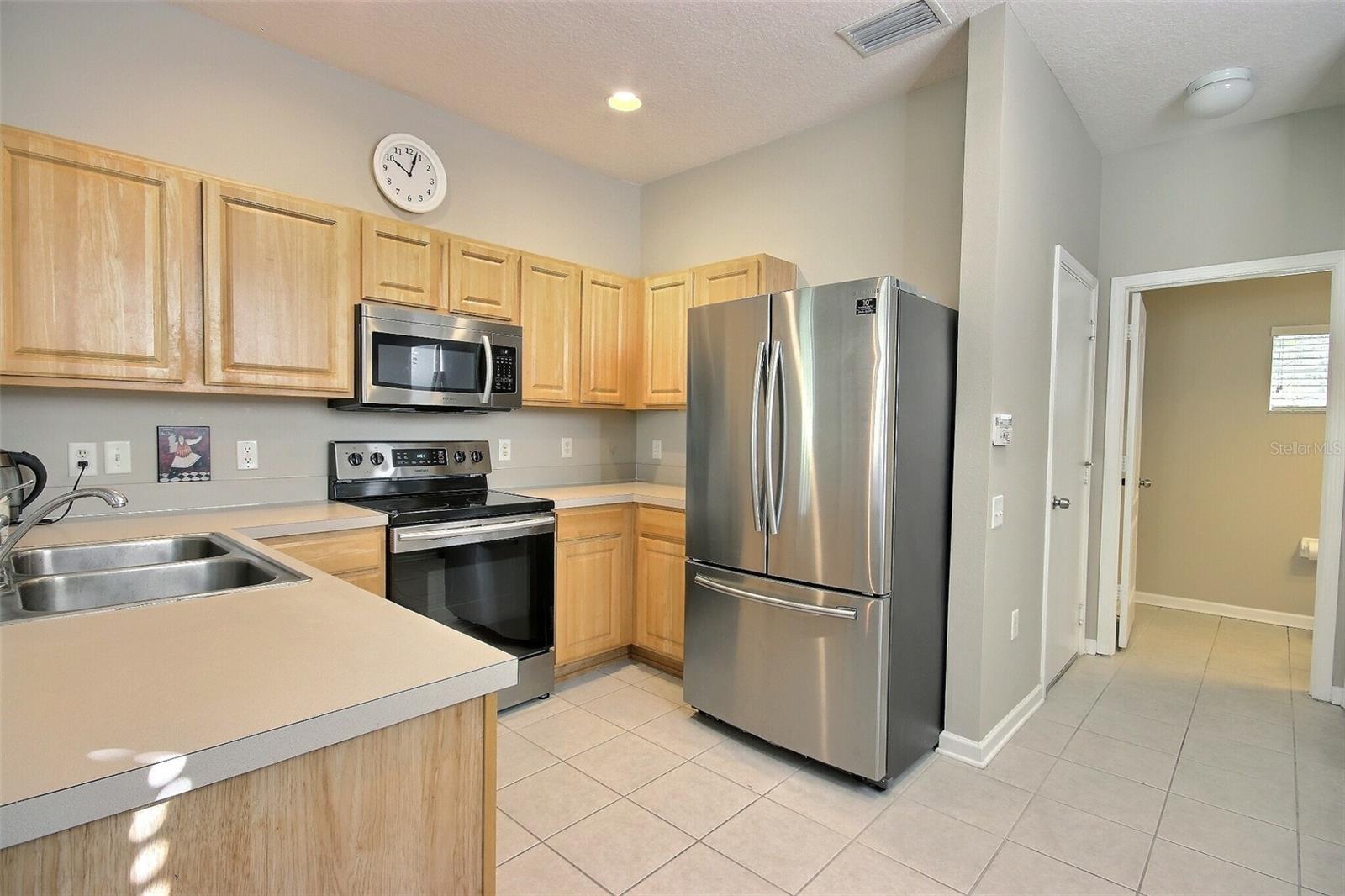 Townhouse at 8238 72ND ST E, BRADENTON, photo 2 of 25