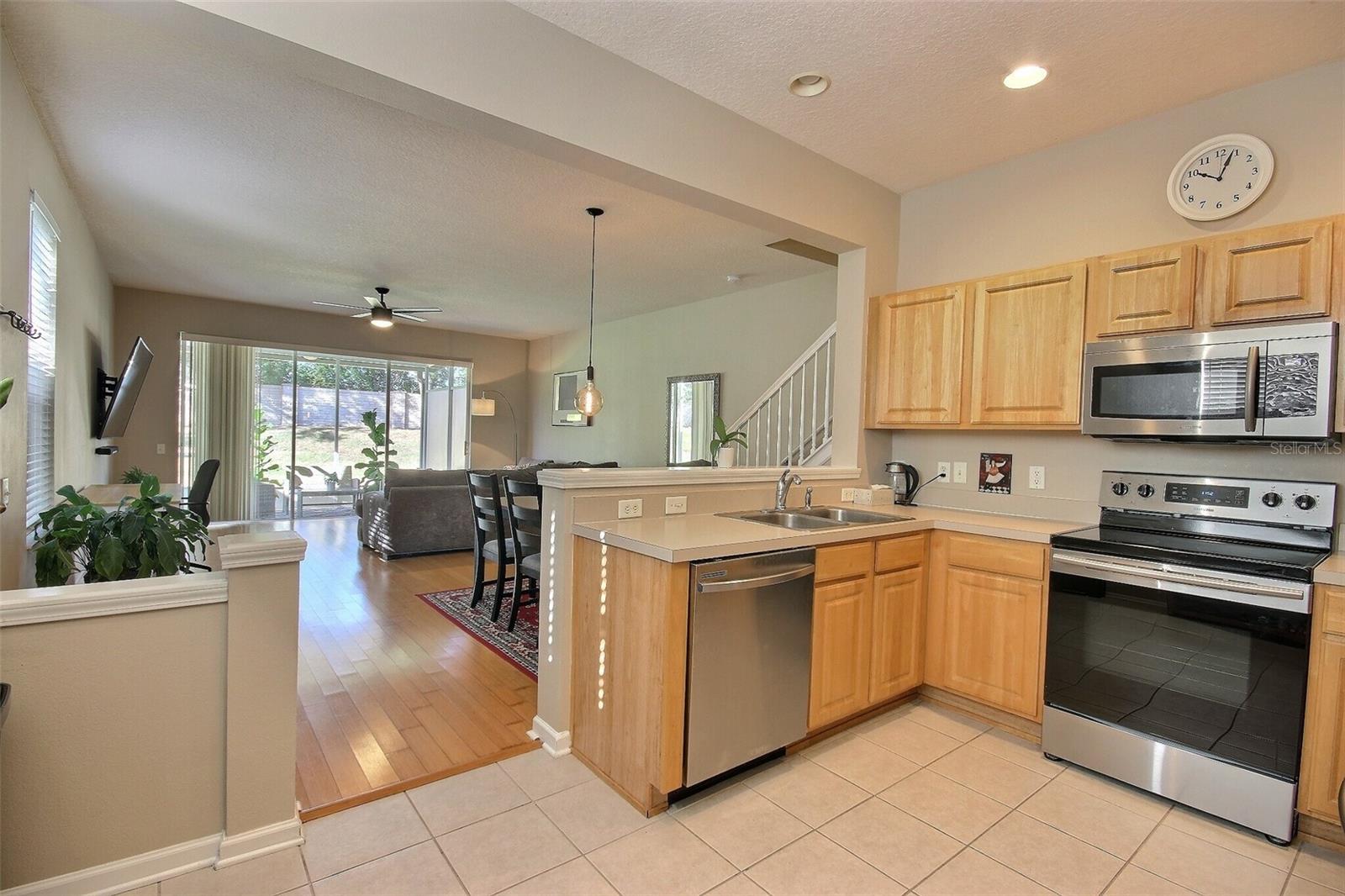 Townhouse at 8238 72ND ST E, BRADENTON, photo 5 of 25