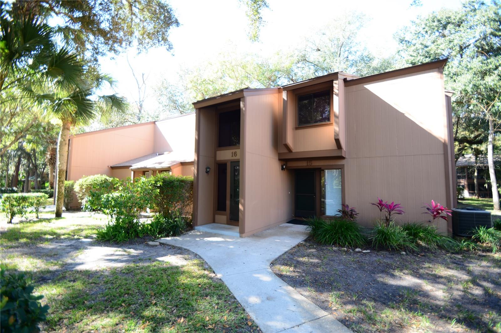 16 OAKMONT CT