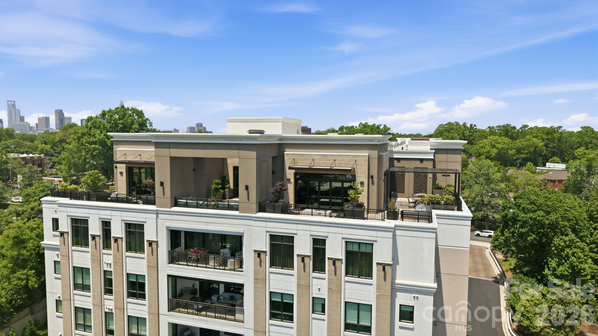 Condominium at 130 Cherokee Road, Charlotte, photo 2 of 48