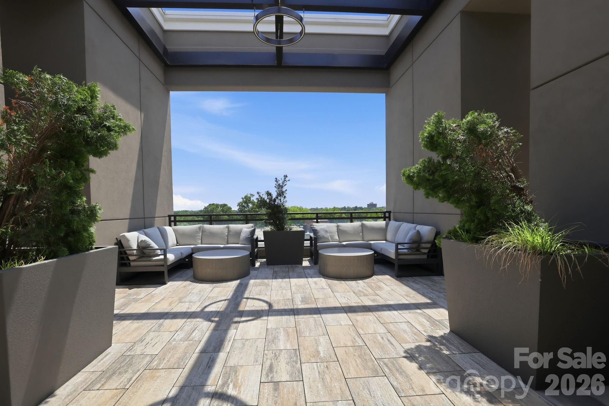 Condominium at 130 Cherokee Road, Charlotte, photo 8 of 48