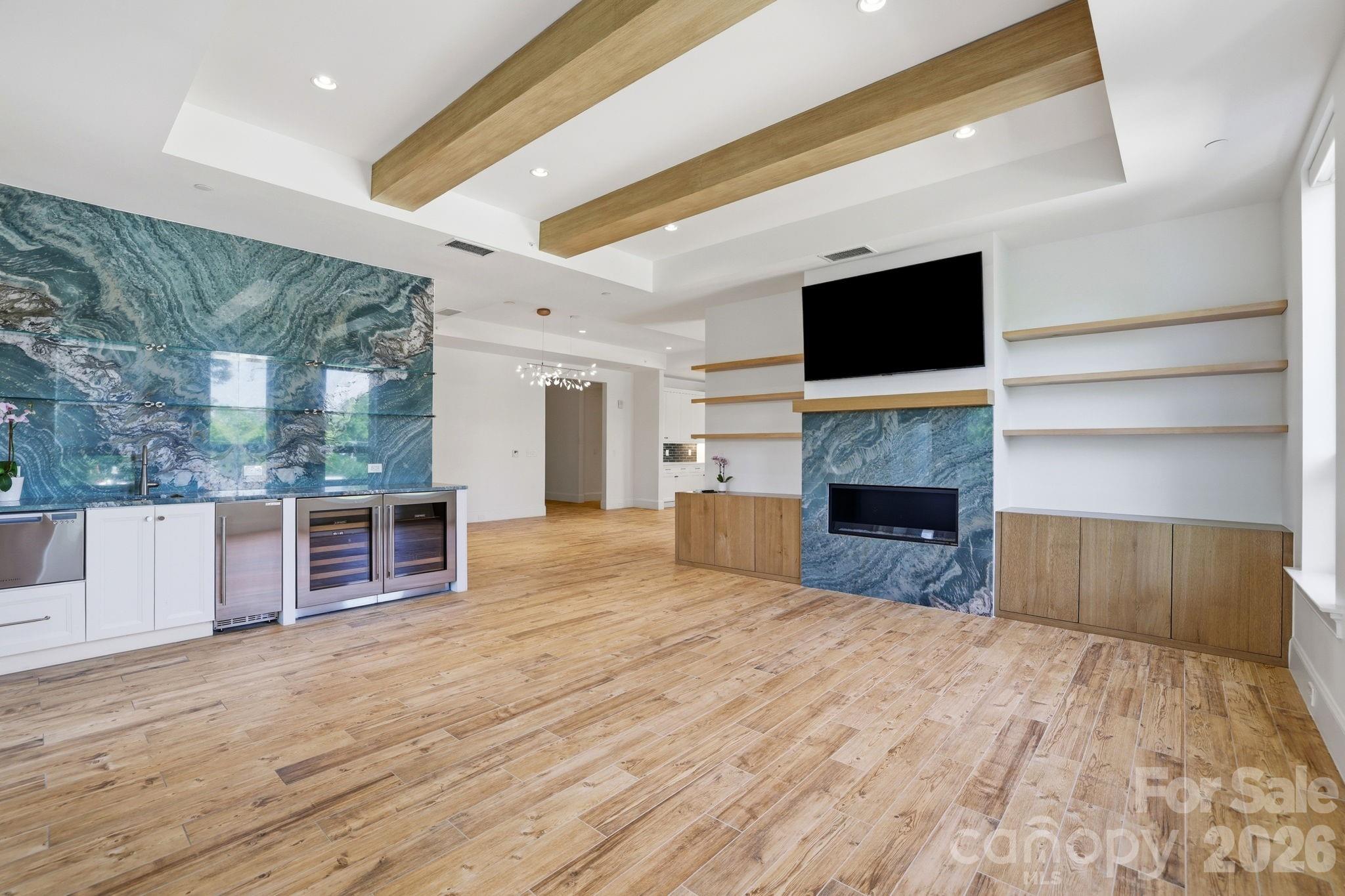 Condominium at 130 Cherokee Road, Charlotte, photo 10 of 48