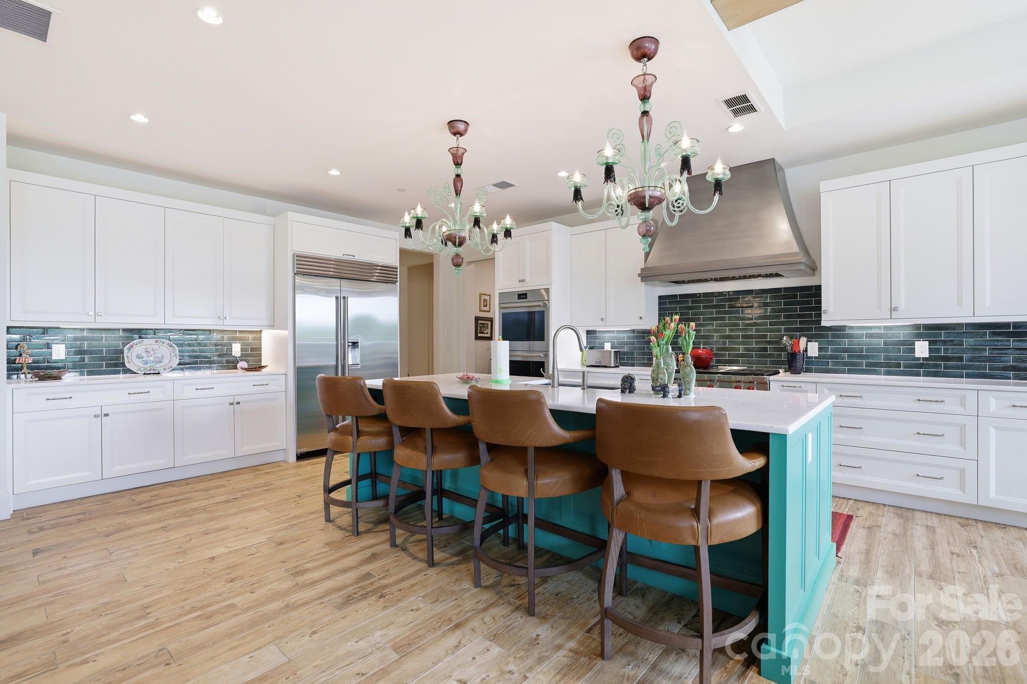 Condominium at 130 Cherokee Road, Charlotte, photo 16 of 48