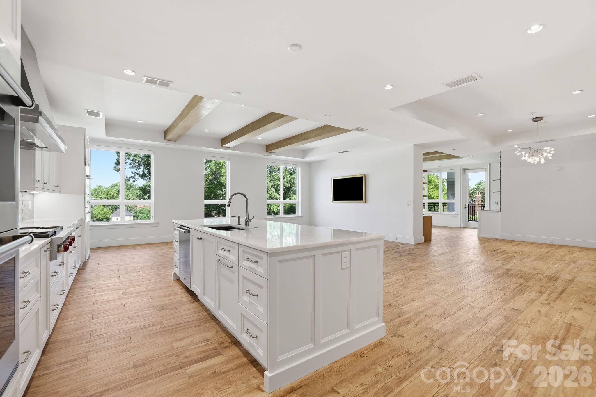 Condominium at 130 Cherokee Road, Charlotte, photo 17 of 48