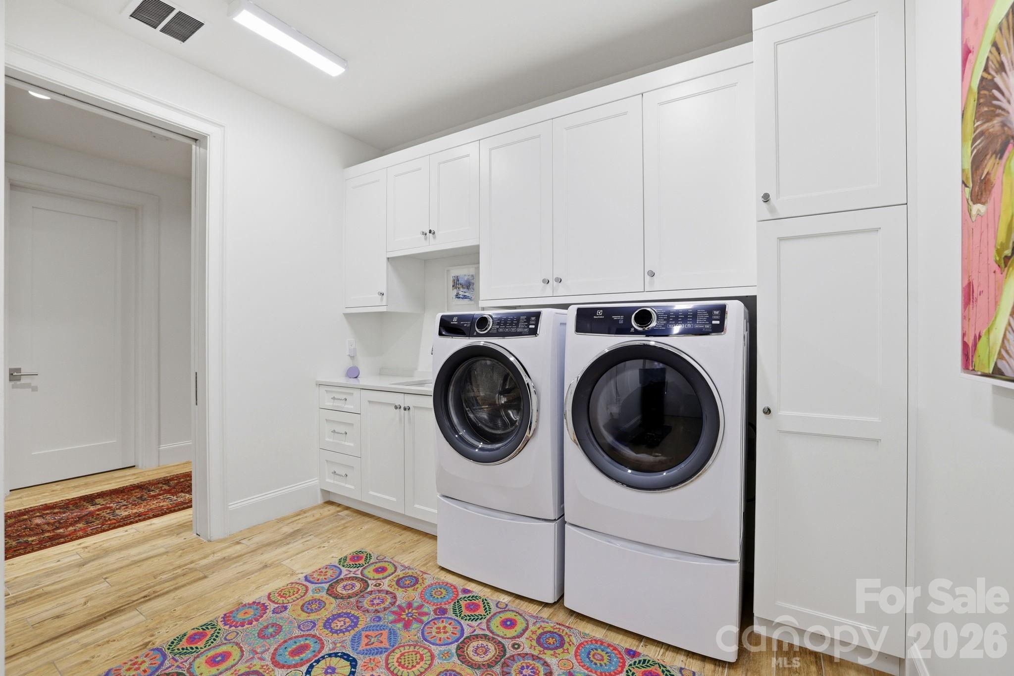 Condominium at 130 Cherokee Road, Charlotte, photo 35 of 48