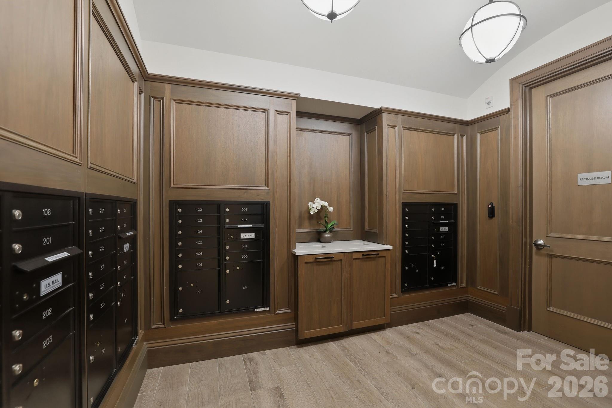 Condominium at 130 Cherokee Road, Charlotte, photo 44 of 48
