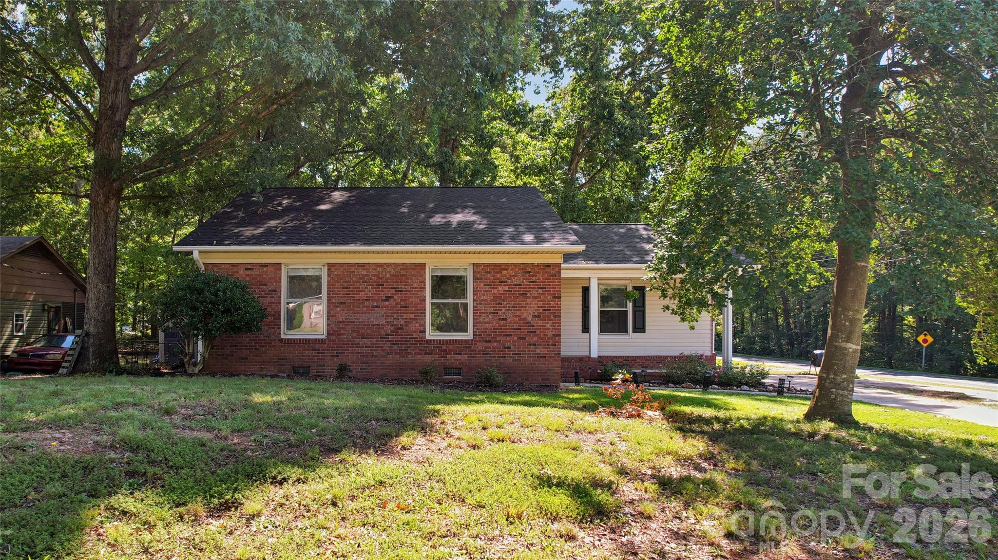 Single Family Residence at 611 Woodland Drive, Rockwell, photo 3 of 48