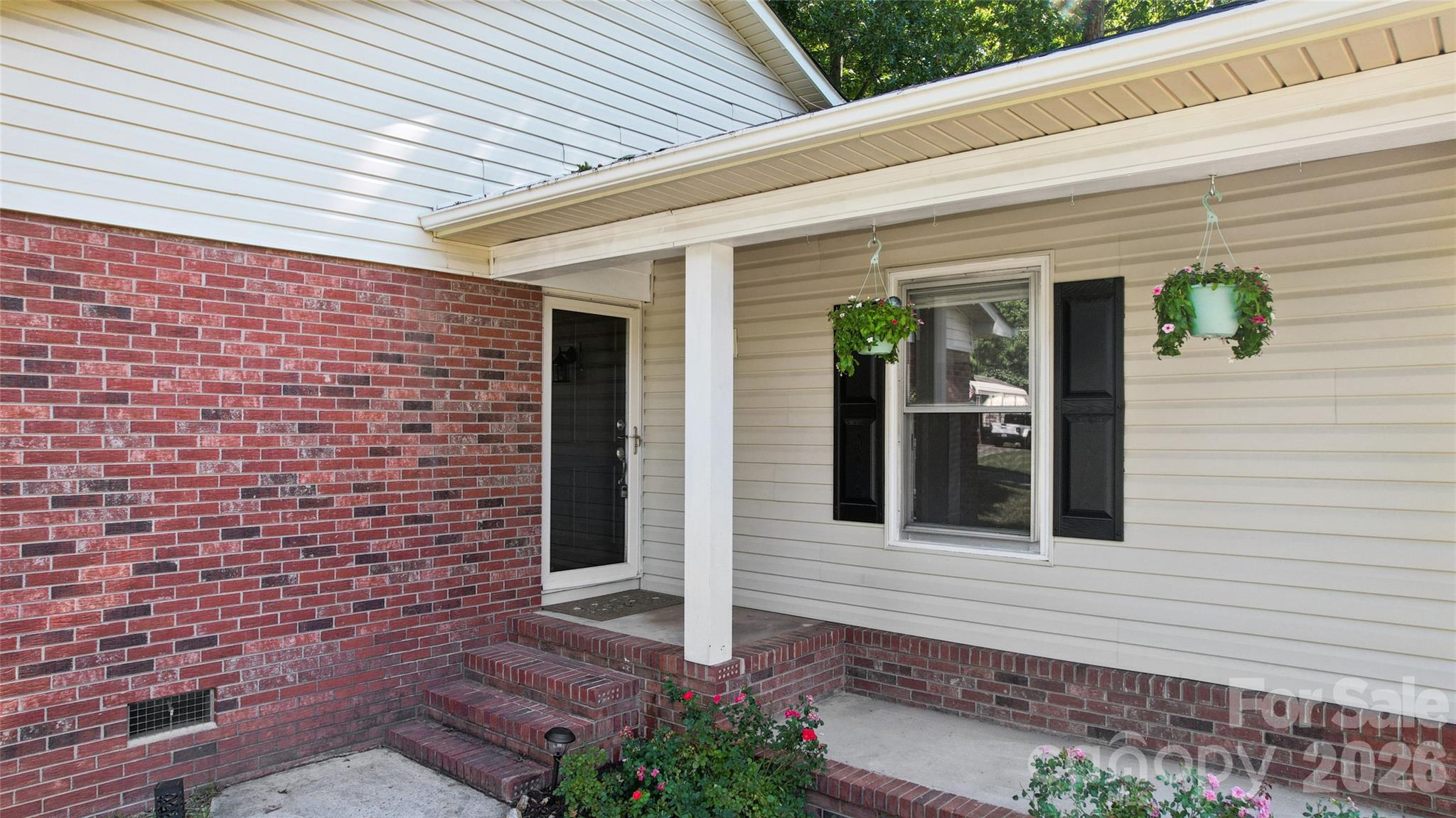 Single Family Residence at 611 Woodland Drive, Rockwell, photo 4 of 48