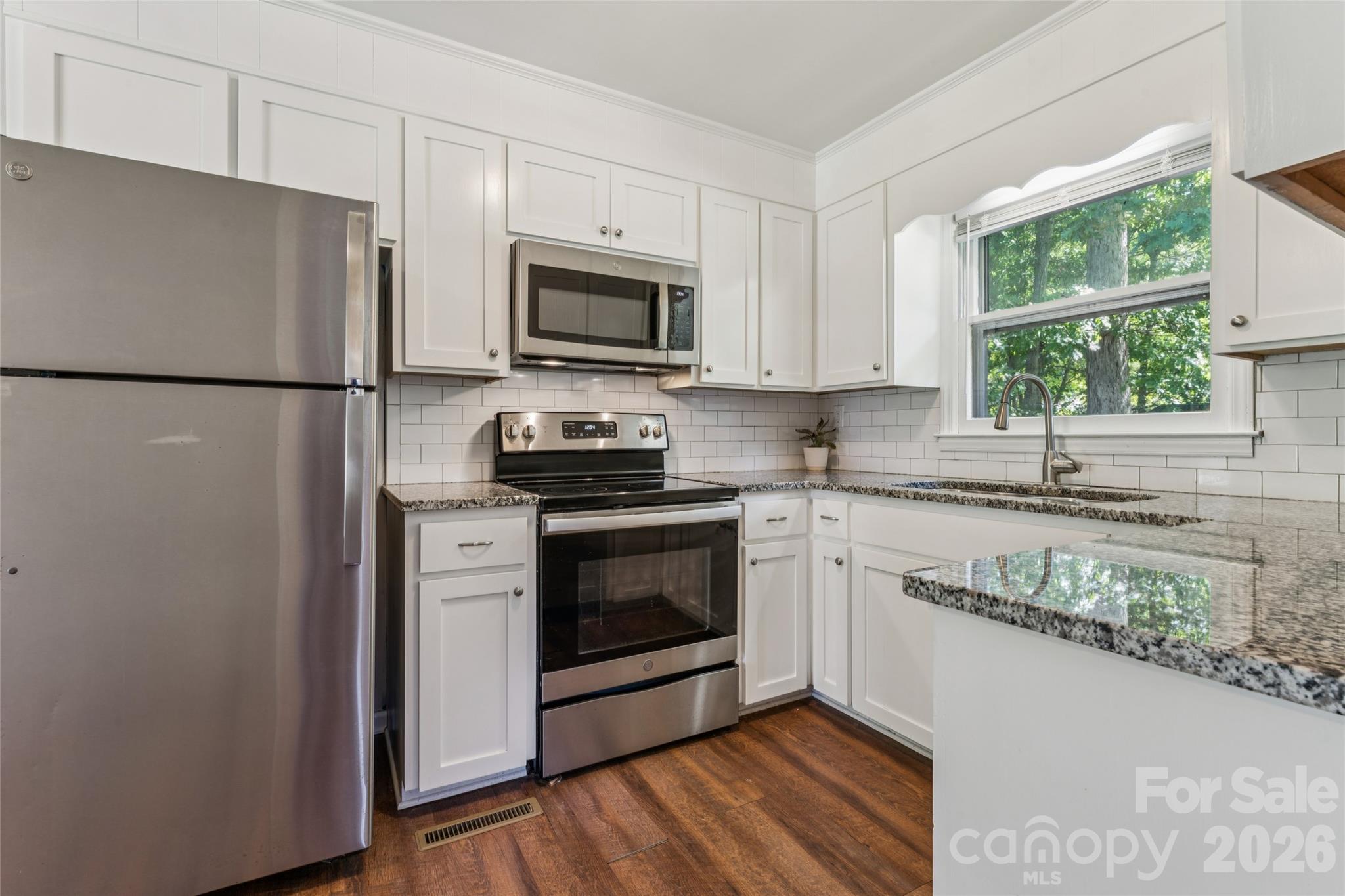 Single Family Residence at 611 Woodland Drive, Rockwell, photo 13 of 48