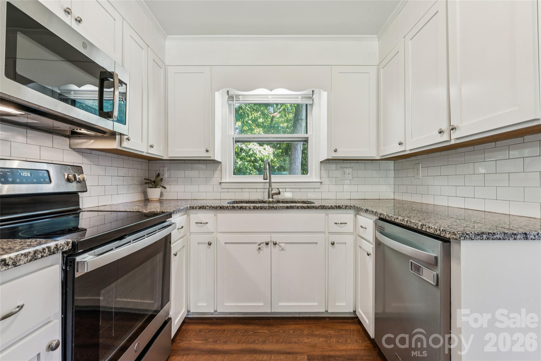Single Family Residence at 611 Woodland Drive, Rockwell, photo 14 of 48