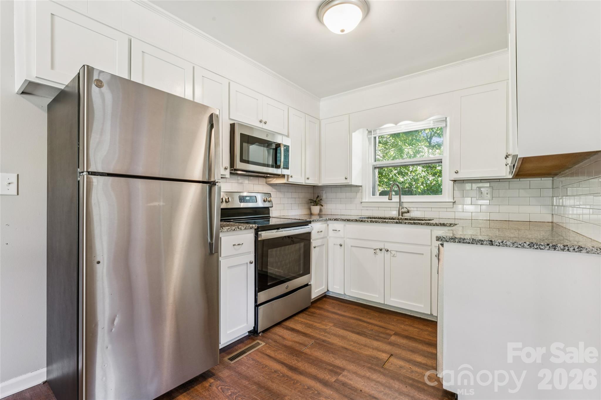 Single Family Residence at 611 Woodland Drive, Rockwell, photo 15 of 48