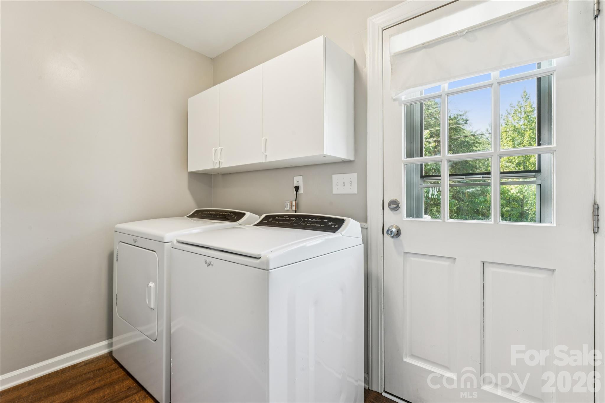 Washer and dryer convey - 611 Woodland Drive, Rockwell