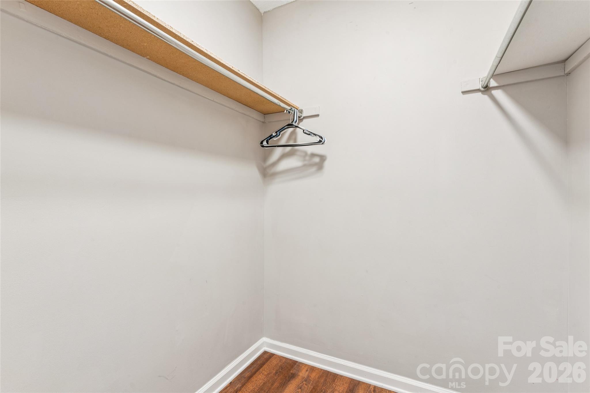 Walk in closet - 611 Woodland Drive, Rockwell