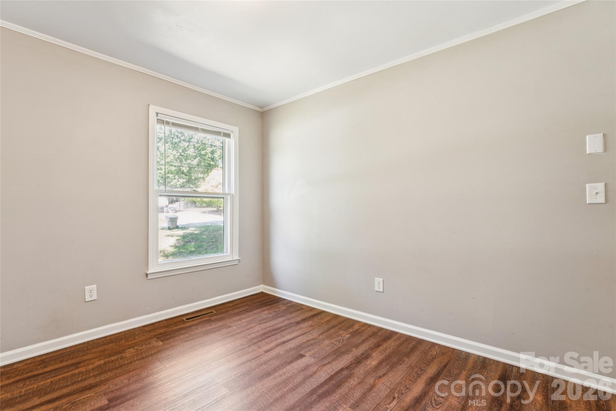 Single Family Residence at 611 Woodland Drive, Rockwell, photo 31 of 48