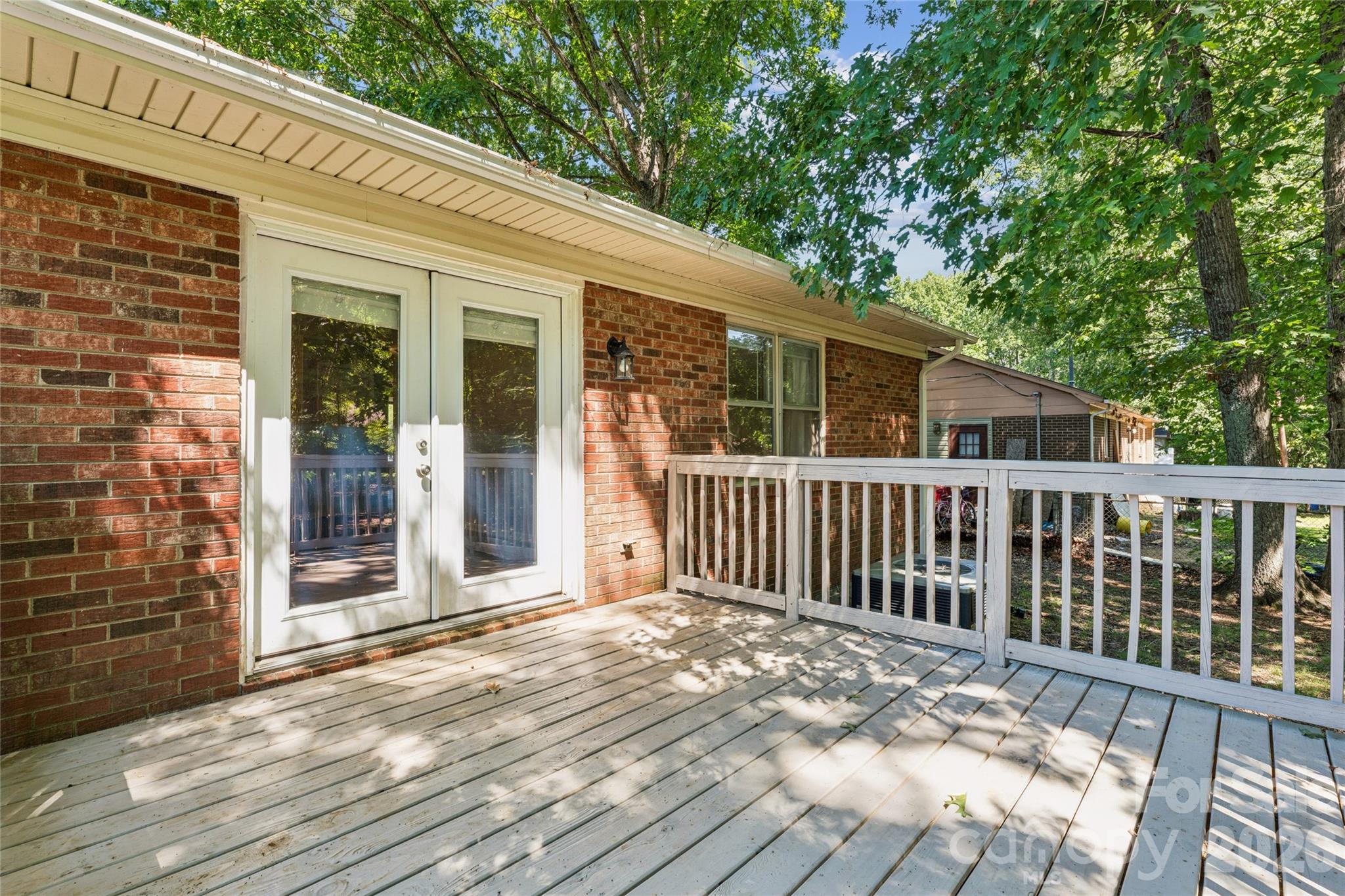 Single Family Residence at 611 Woodland Drive, Rockwell, photo 35 of 48