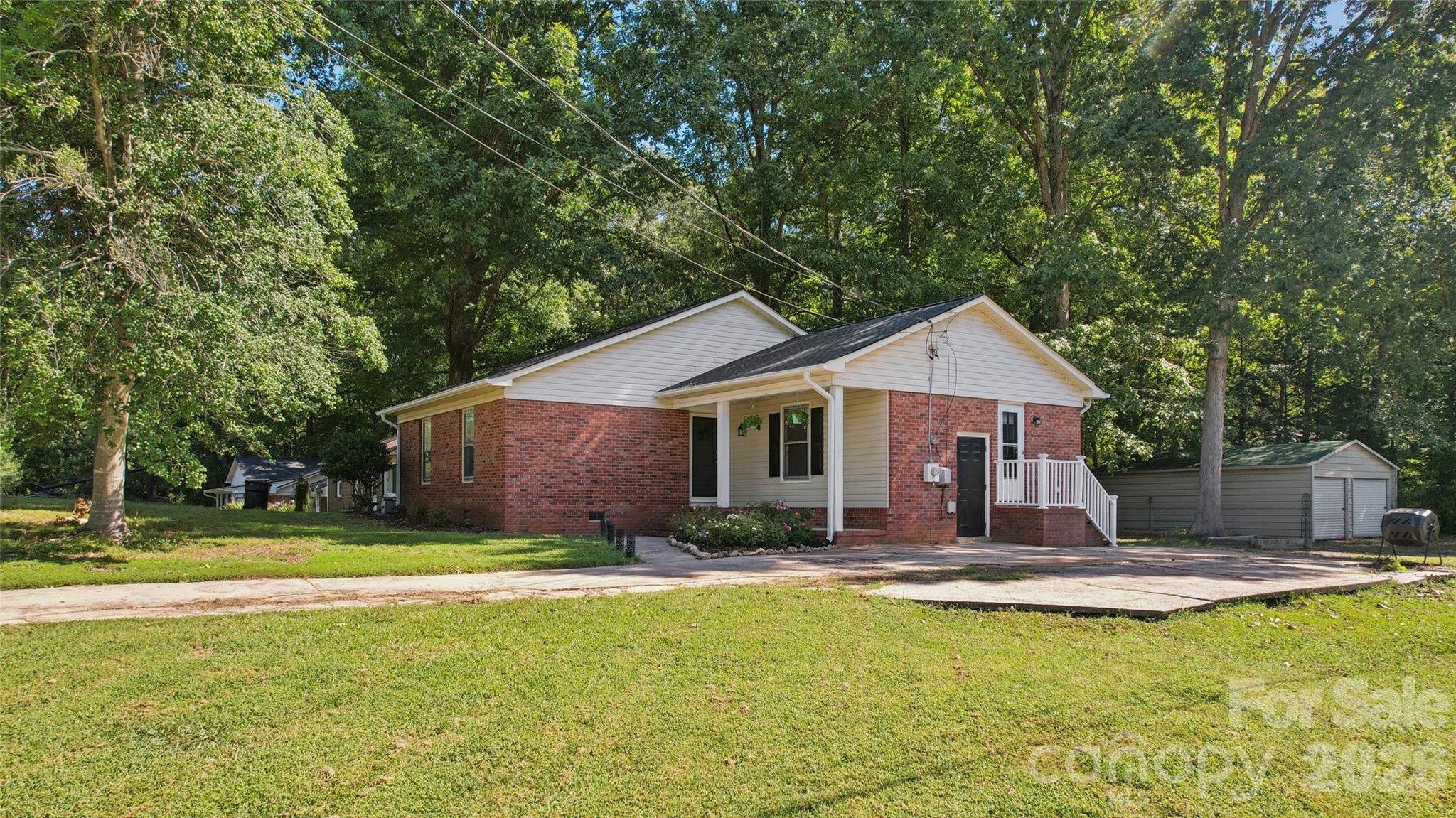 Single Family Residence at 611 Woodland Drive, Rockwell, photo 37 of 48