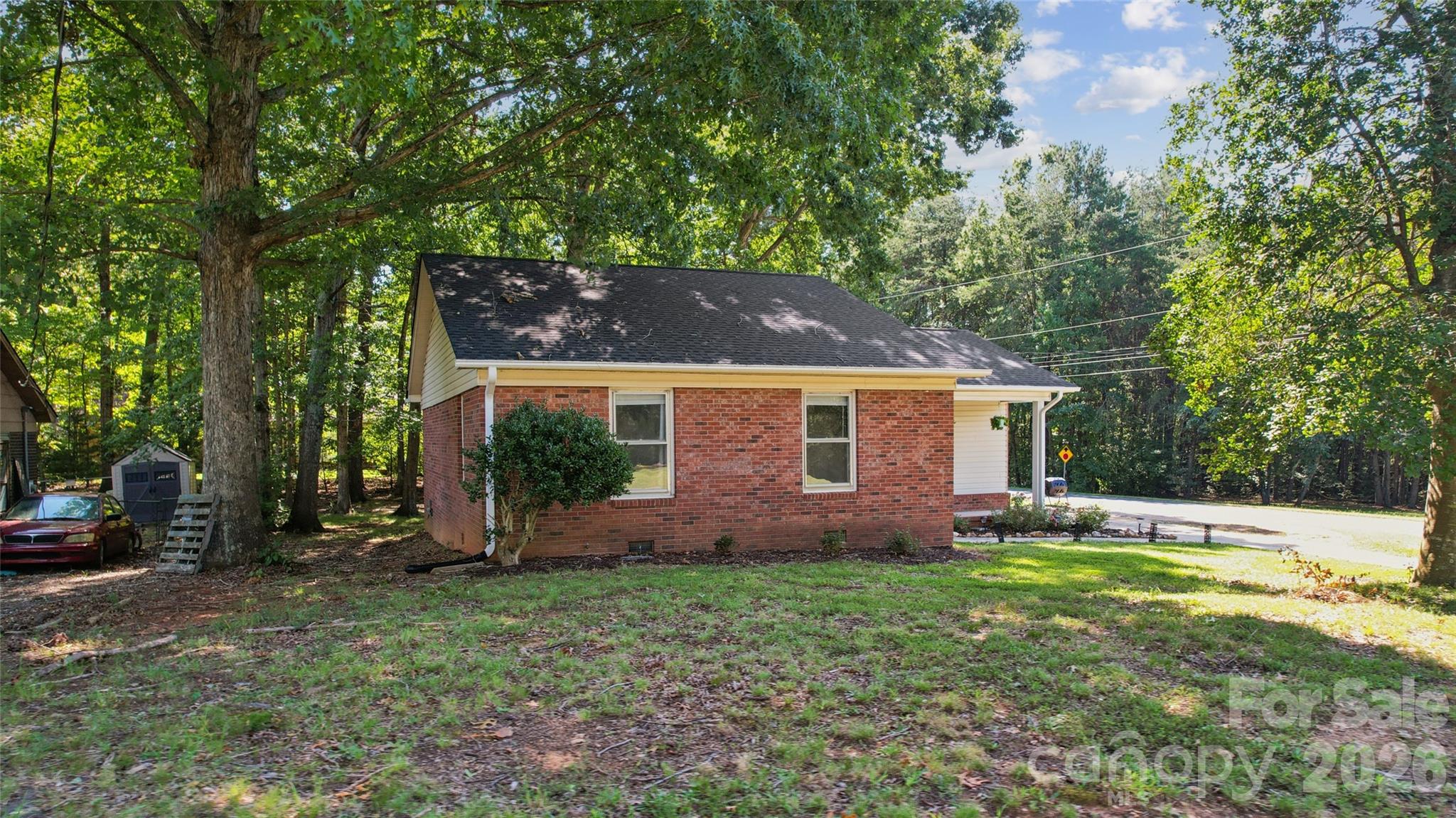 Single Family Residence at 611 Woodland Drive, Rockwell, photo 39 of 48