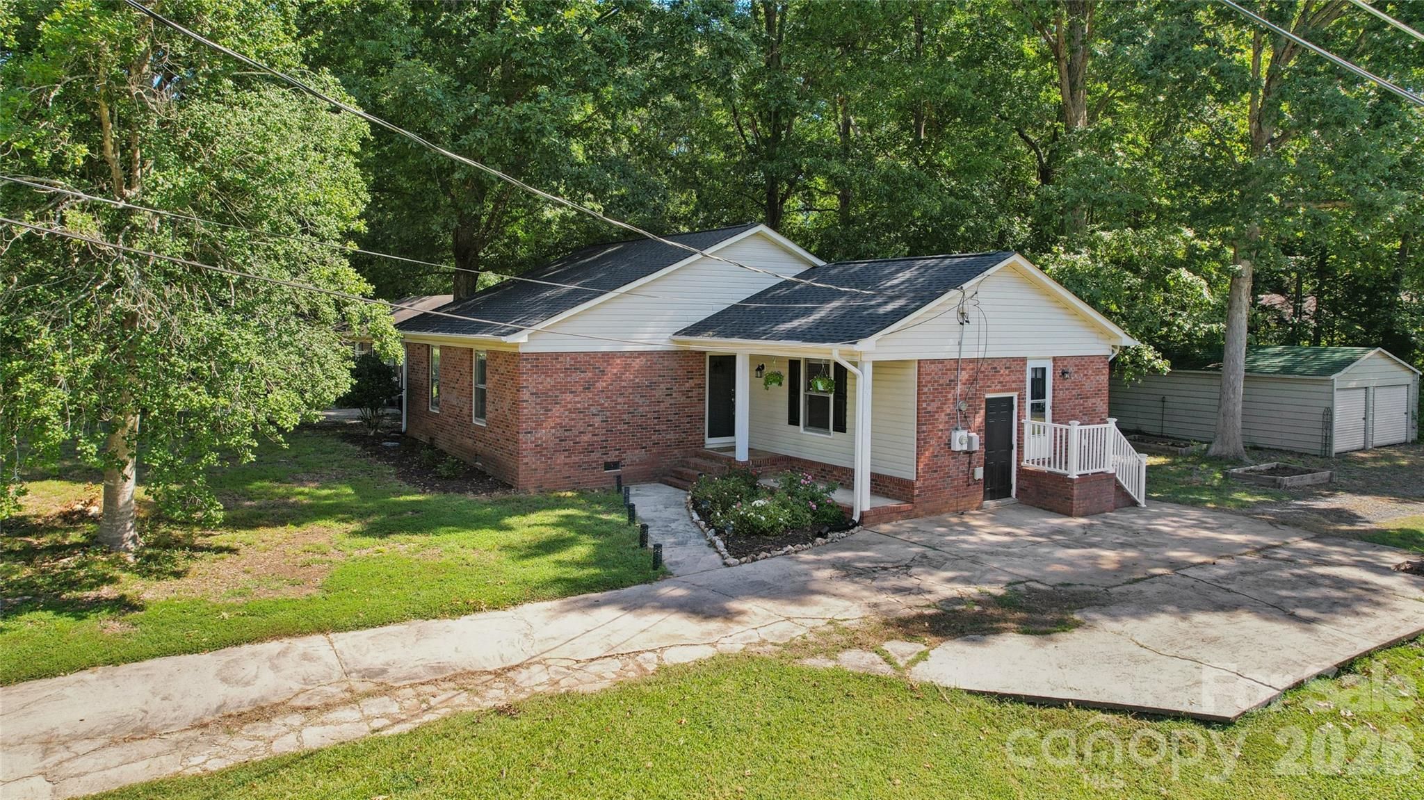 Single Family Residence at 611 Woodland Drive, Rockwell, photo 40 of 48