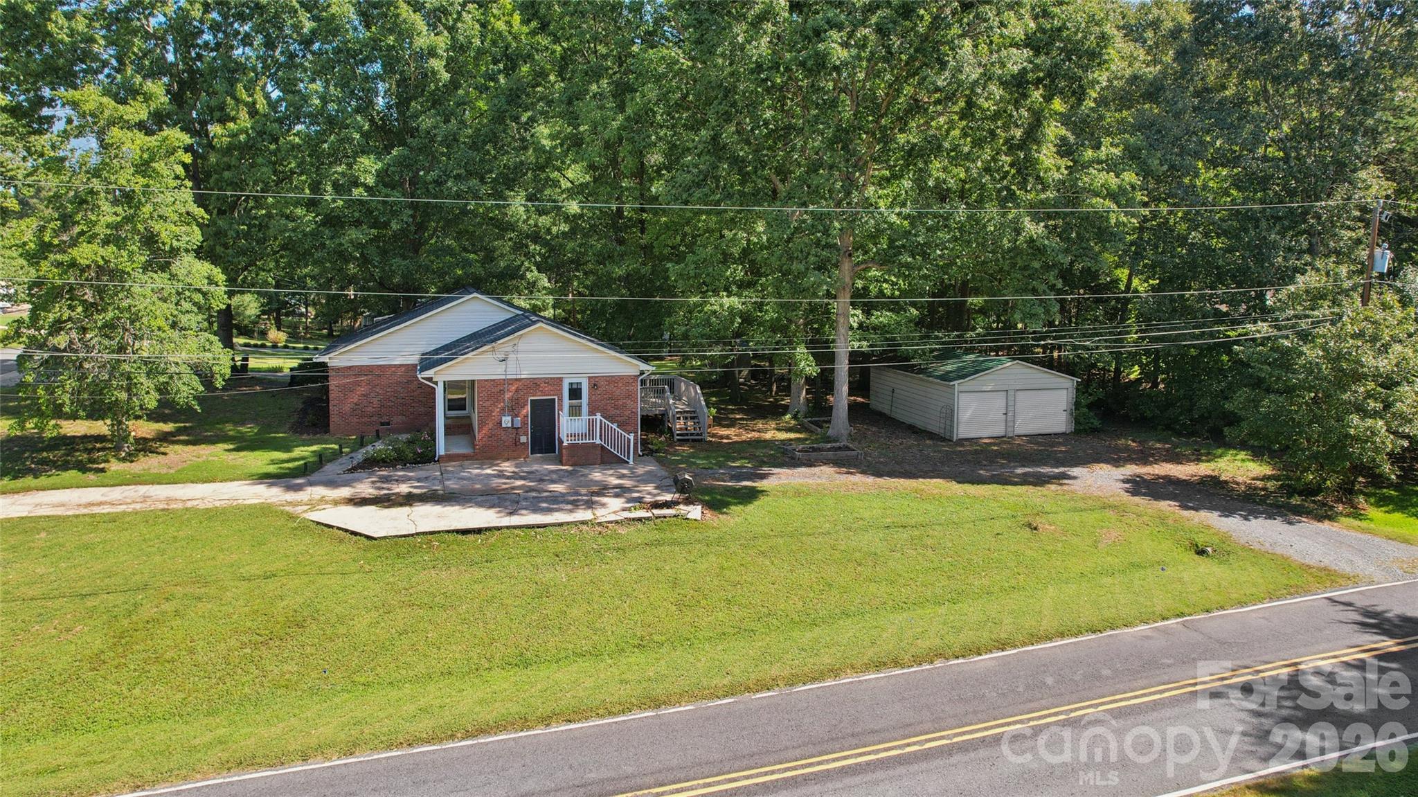 Single Family Residence at 611 Woodland Drive, Rockwell, photo 41 of 48