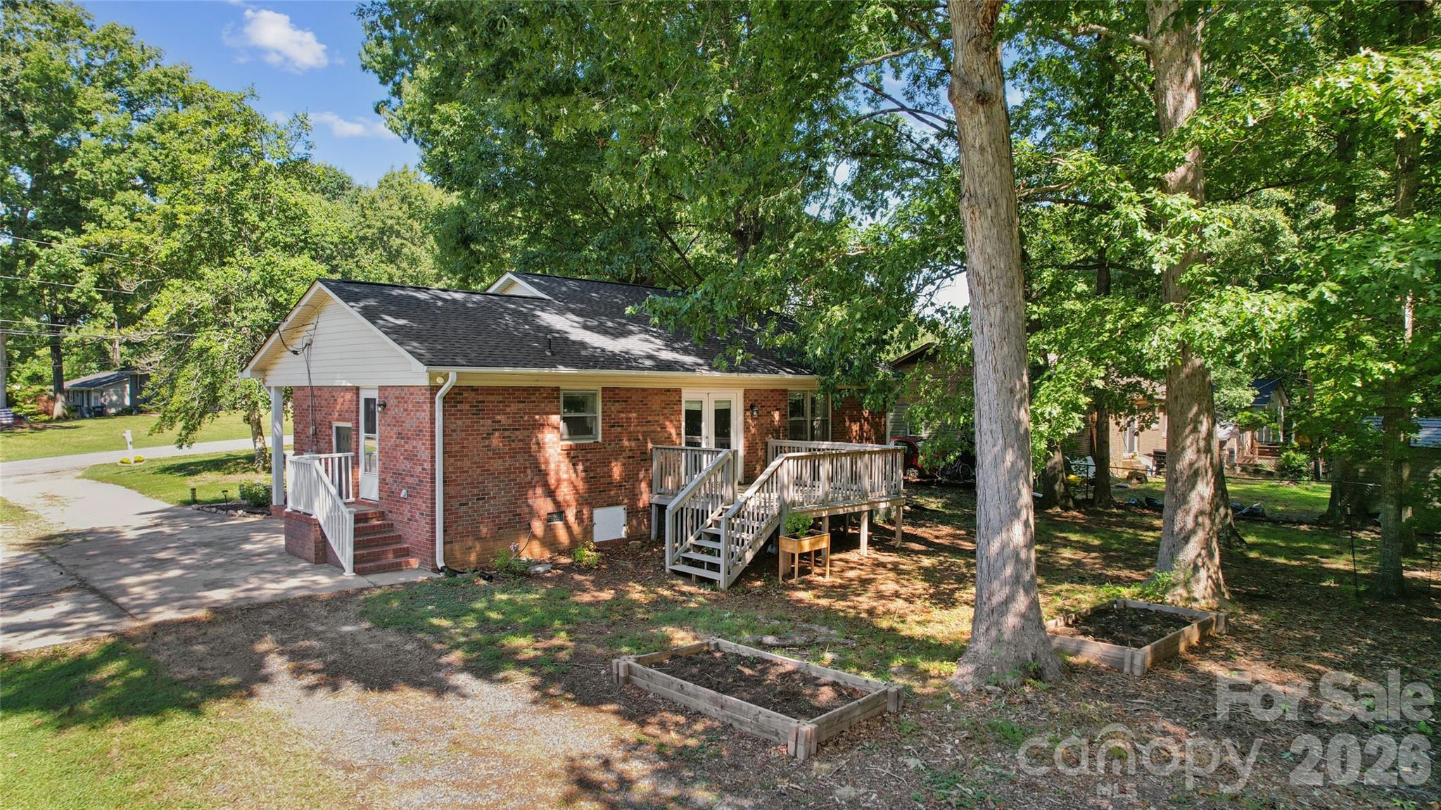 Single Family Residence at 611 Woodland Drive, Rockwell, photo 46 of 48