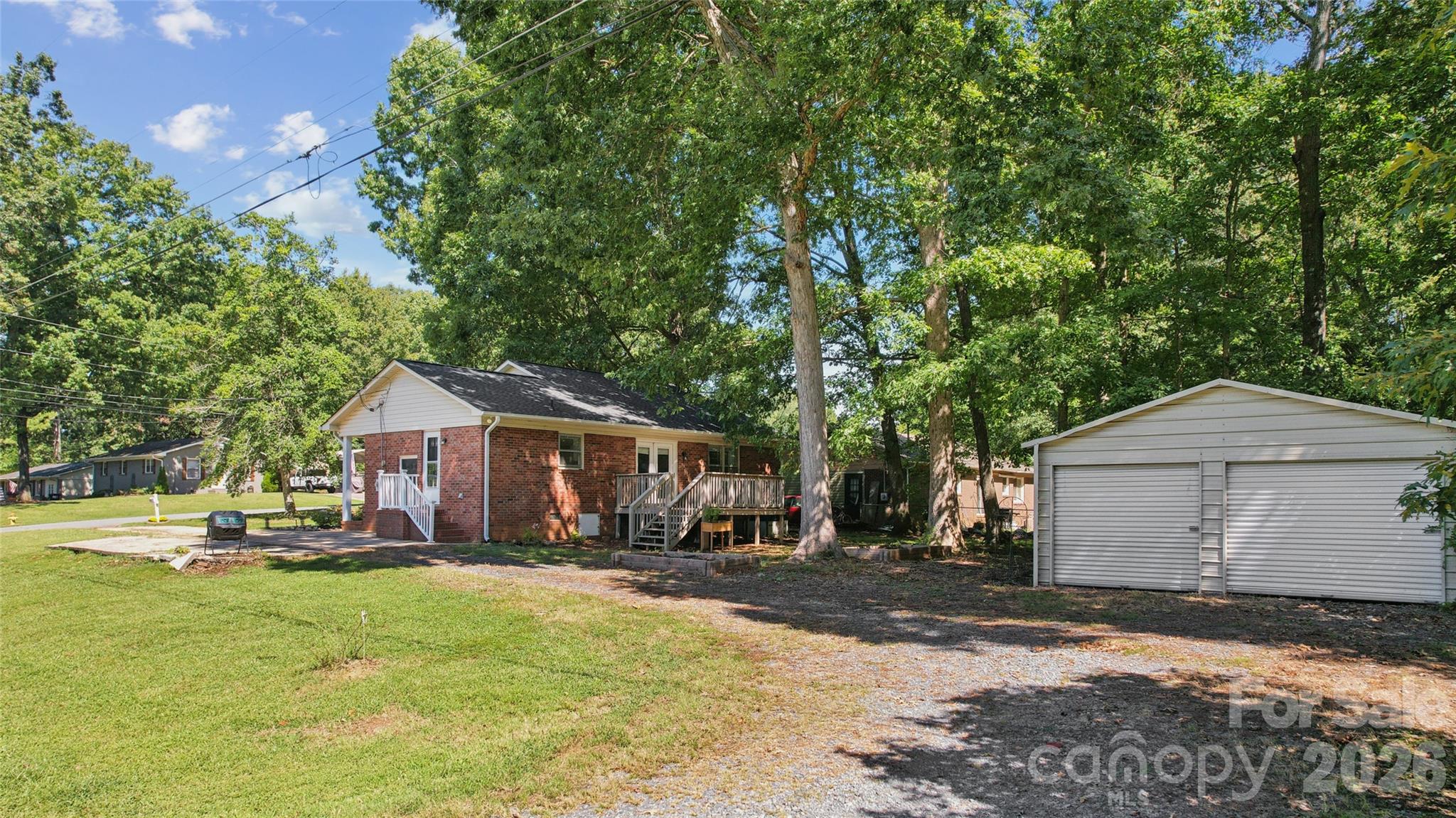 Fabulous corner lot - 611 Woodland Drive, Rockwell