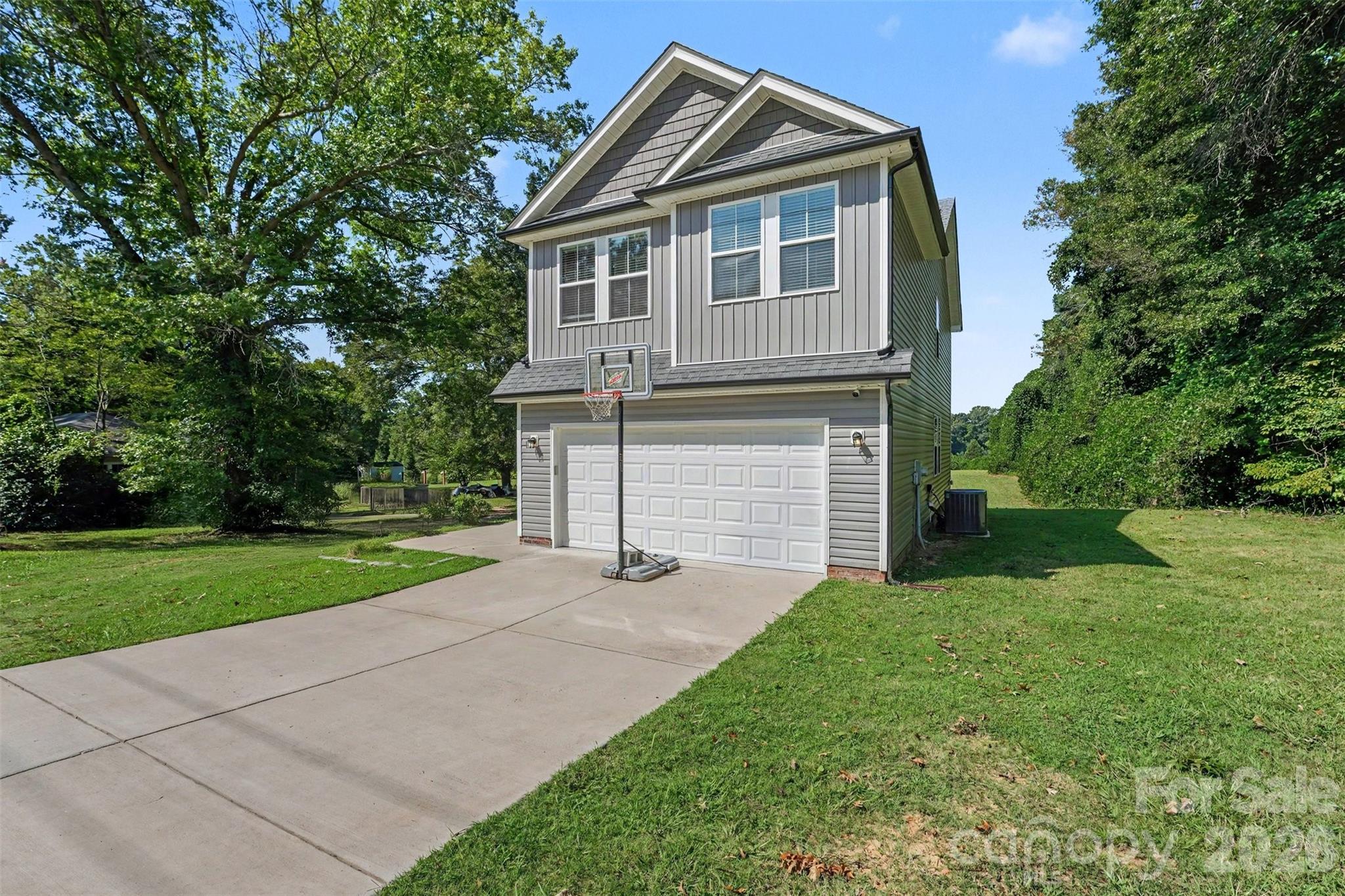 Single Family Residence at 815 Sunset Drive, Salisbury, photo 2 of 23