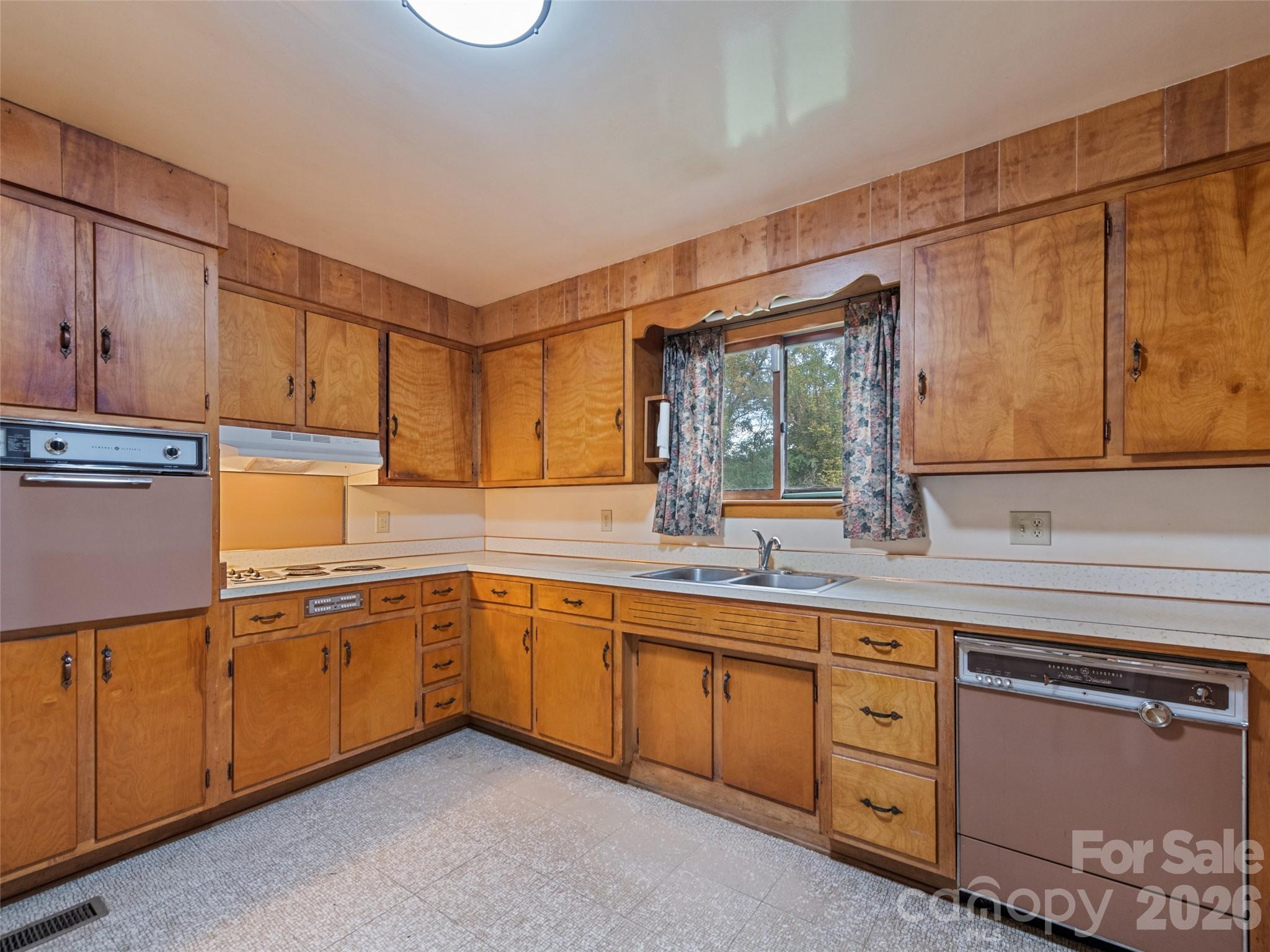 Single Family Residence at 2968 Dutch Cove Road, Canton, photo 13 of 30