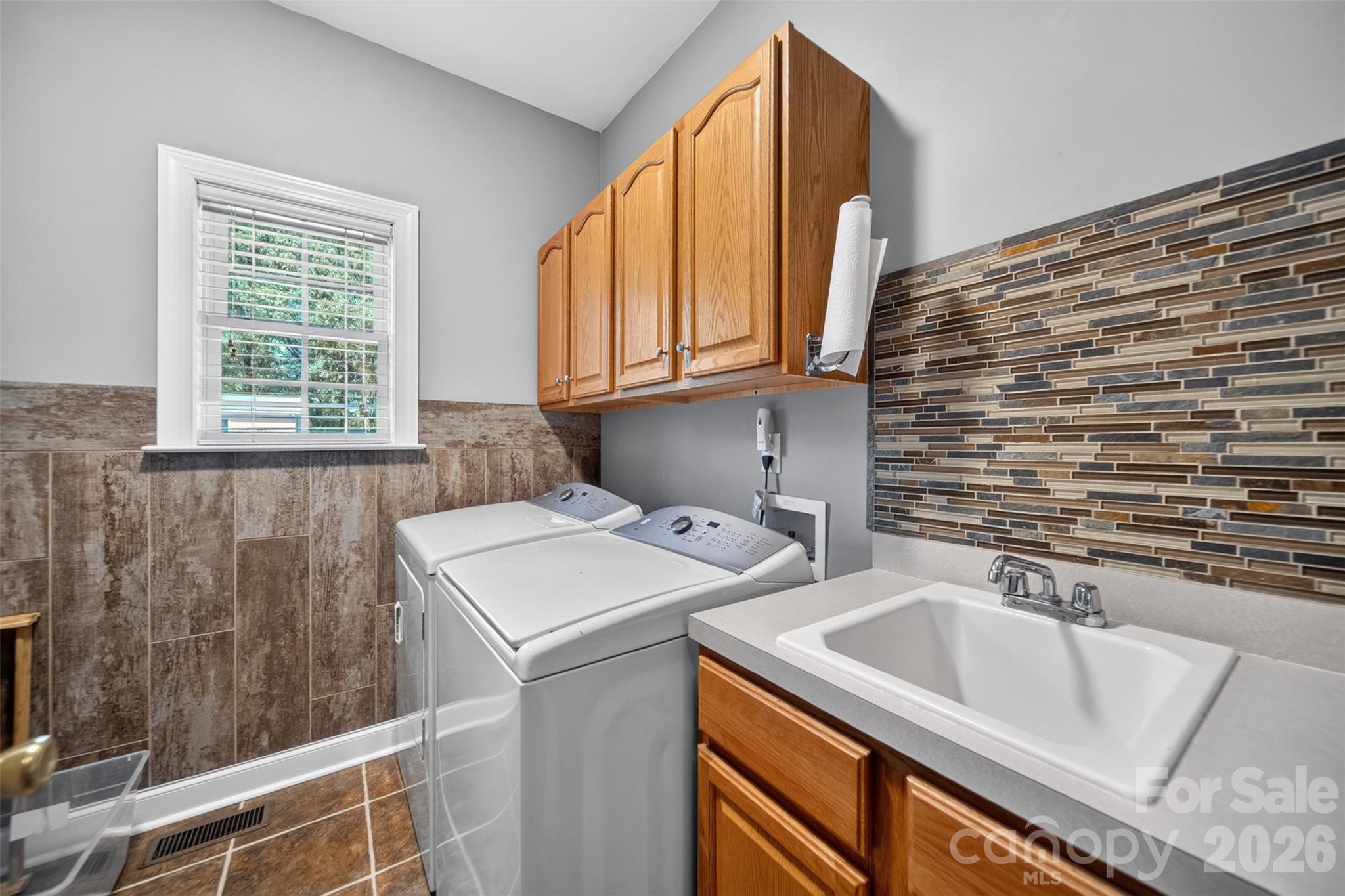 Single Family Residence at 4043 Thompson Road, Lancaster, photo 18 of 38