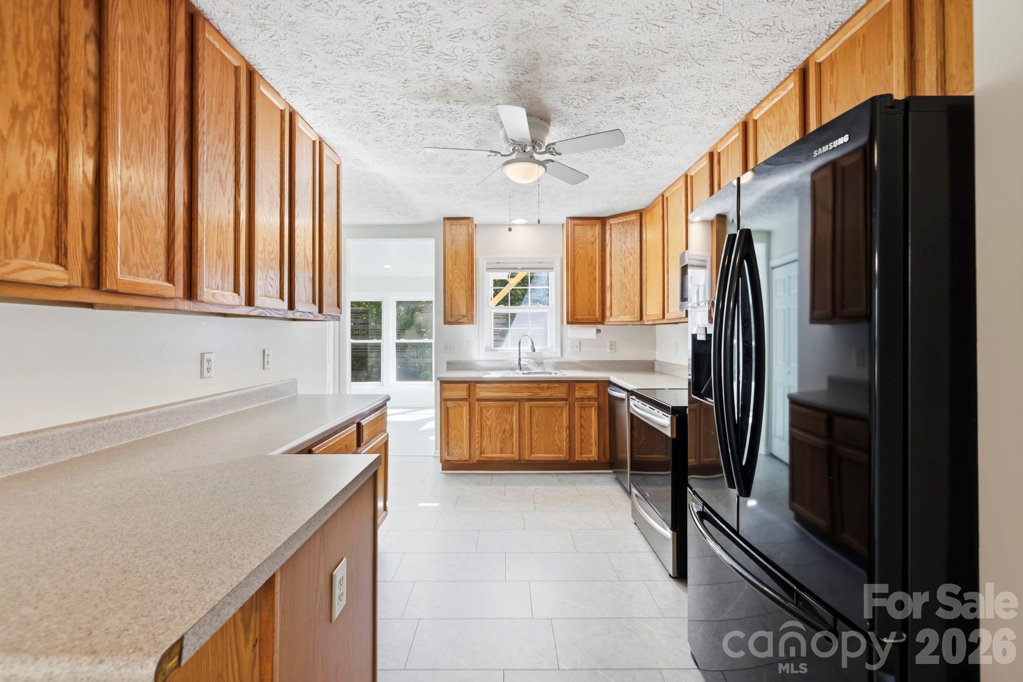 Kitchen - 8A Bent Grass Court, Black Mountain