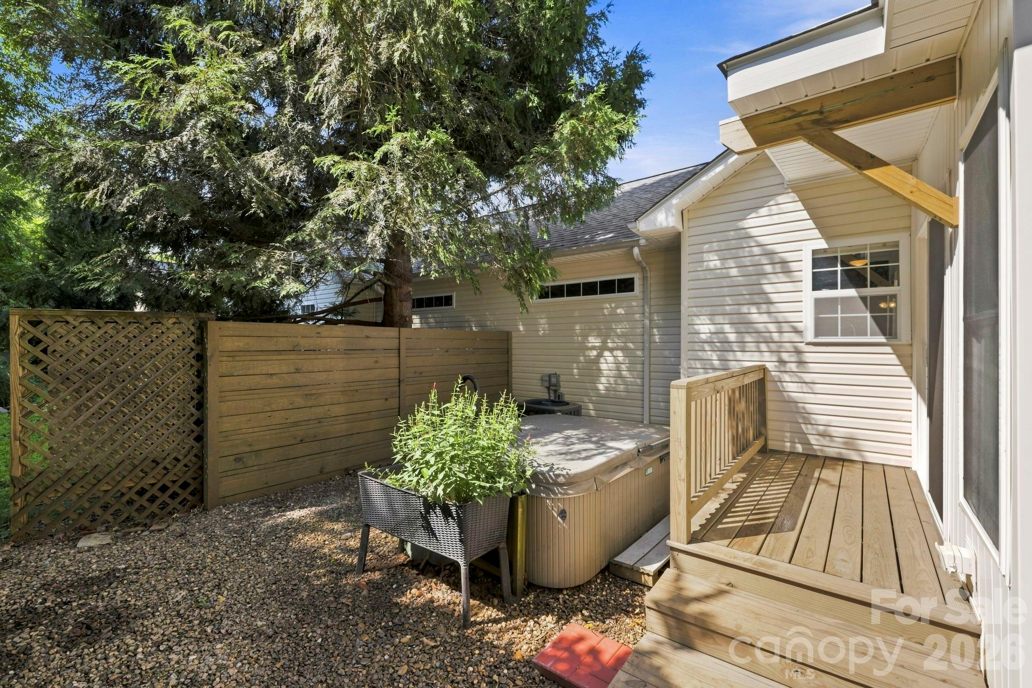 Back yard fenced - 8A Bent Grass Court, Black Mountain