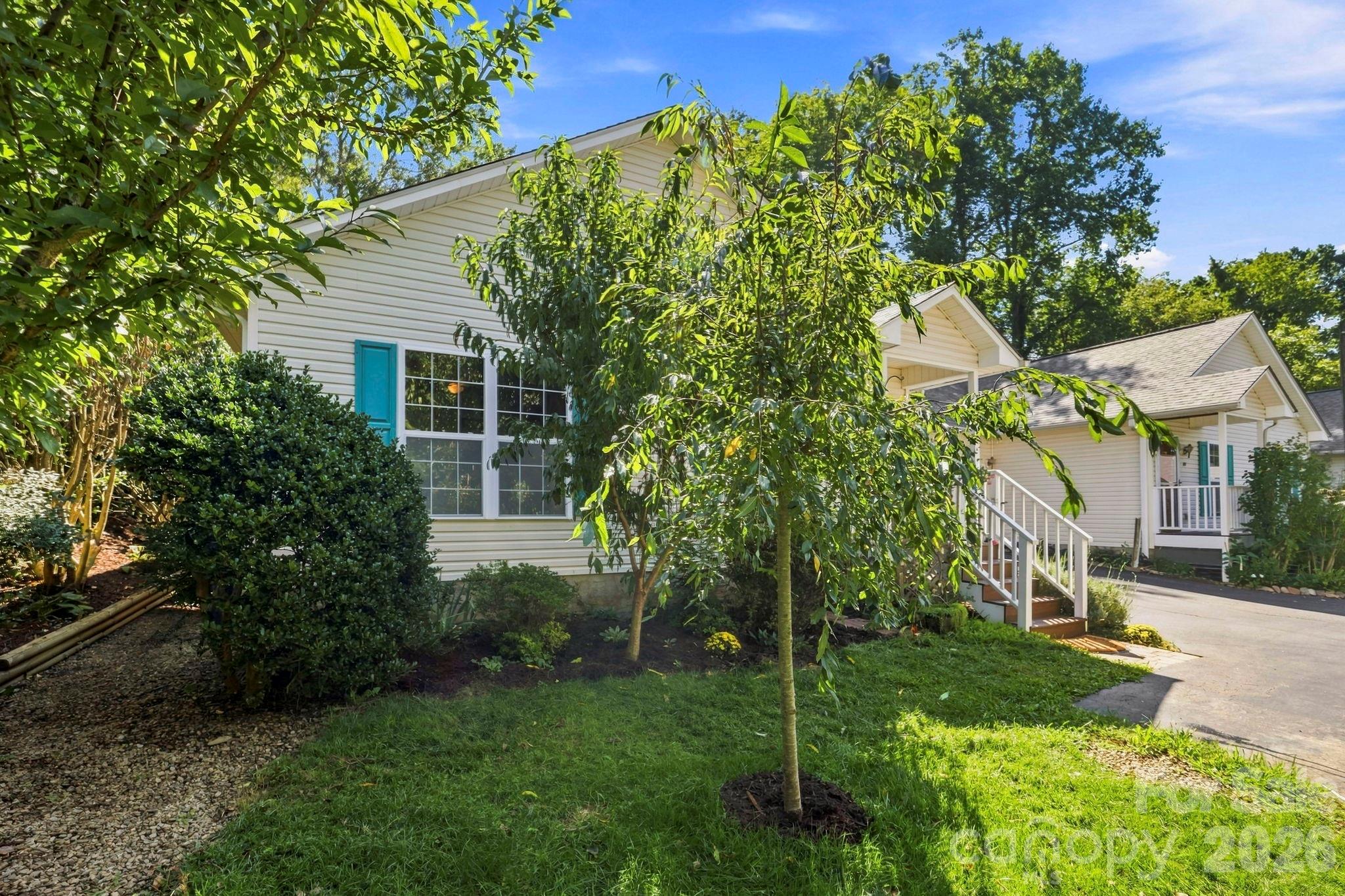 Townhouse at 8A Bent Grass Court, Black Mountain, photo 24 of 31