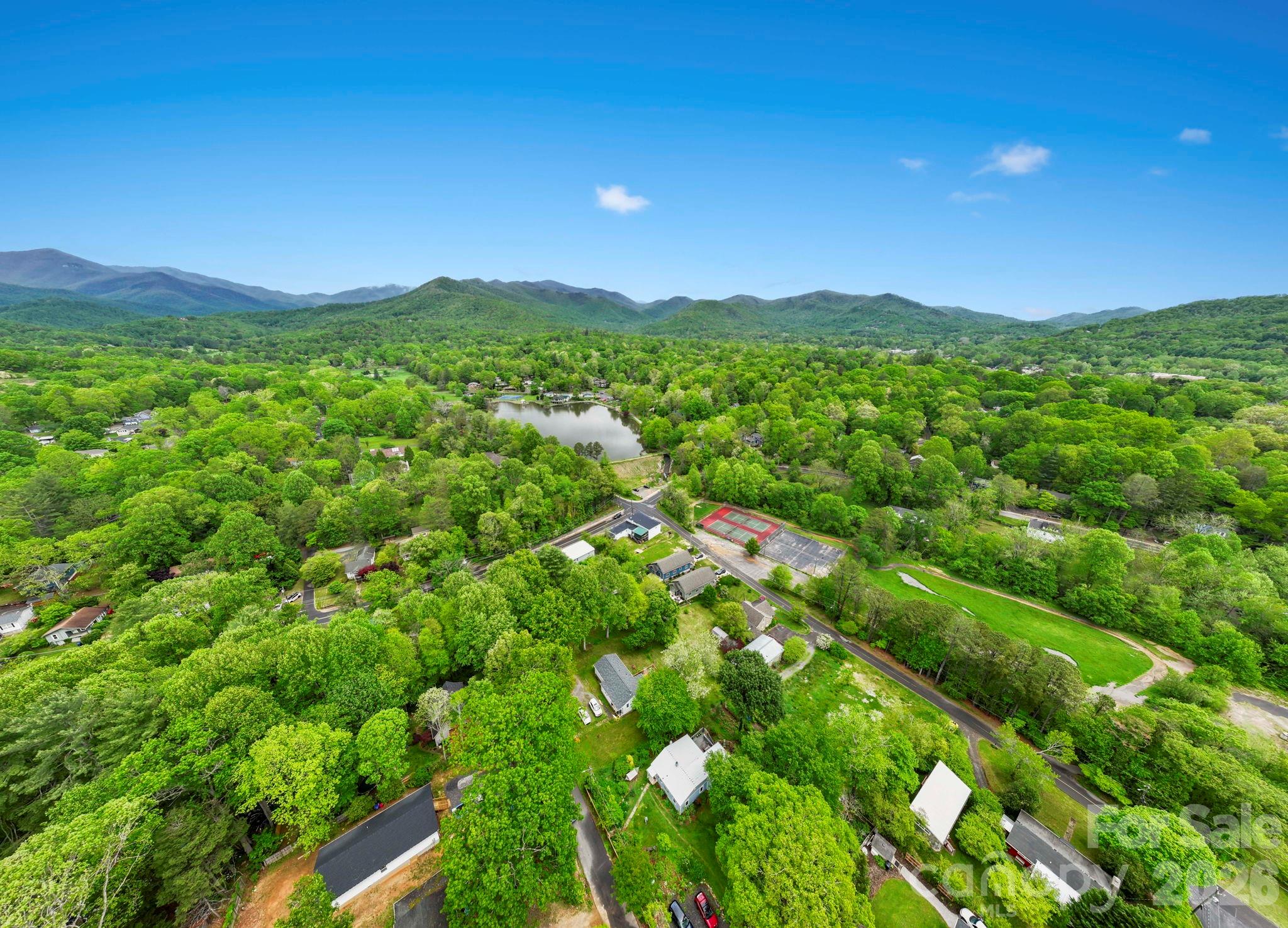 Aerial View of Lake Tomahawk - 8A Bent Grass Court, Black Mountain