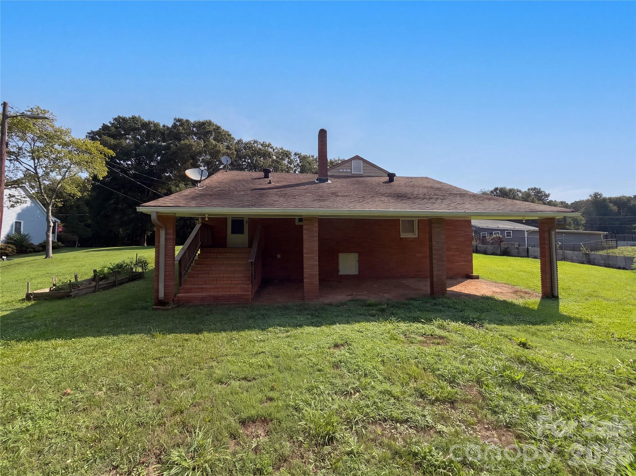 Single Family Residence at 5630 S New Hope Road, Belmont, photo 6 of 18