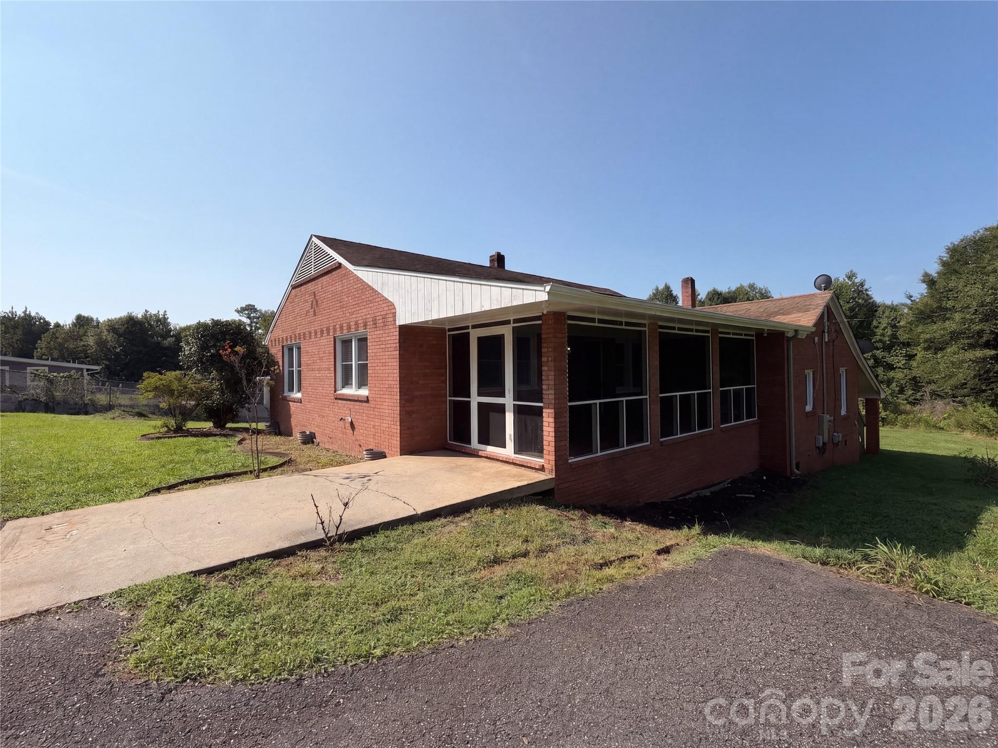 Single Family Residence at 5630 S New Hope Road, Belmont, photo 11 of 18