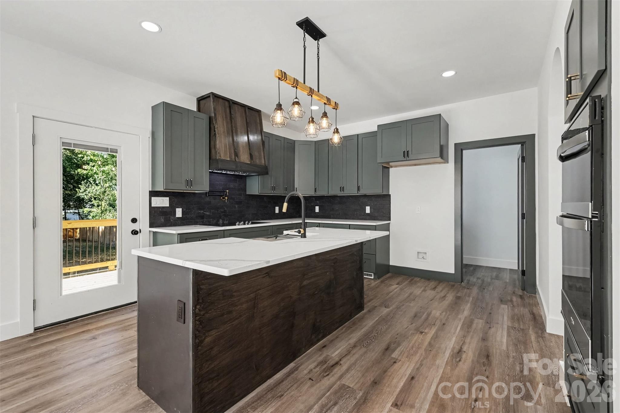 Single Family Residence at 638 E Black Street, Rock Hill, photo 8 of 31