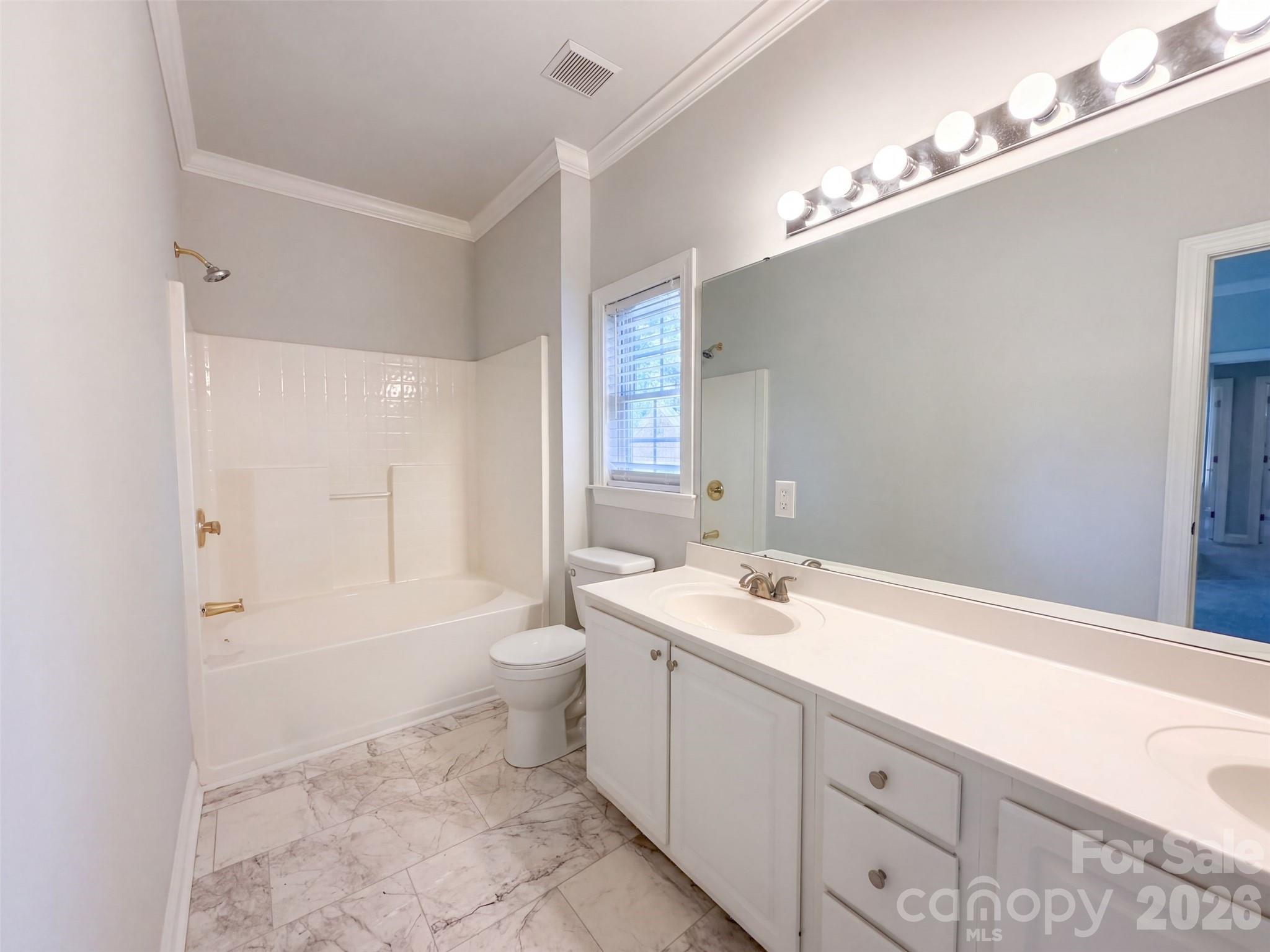 Single Family Residence at 331 Market Hall Place, Rock Hill, photo 9 of 15
