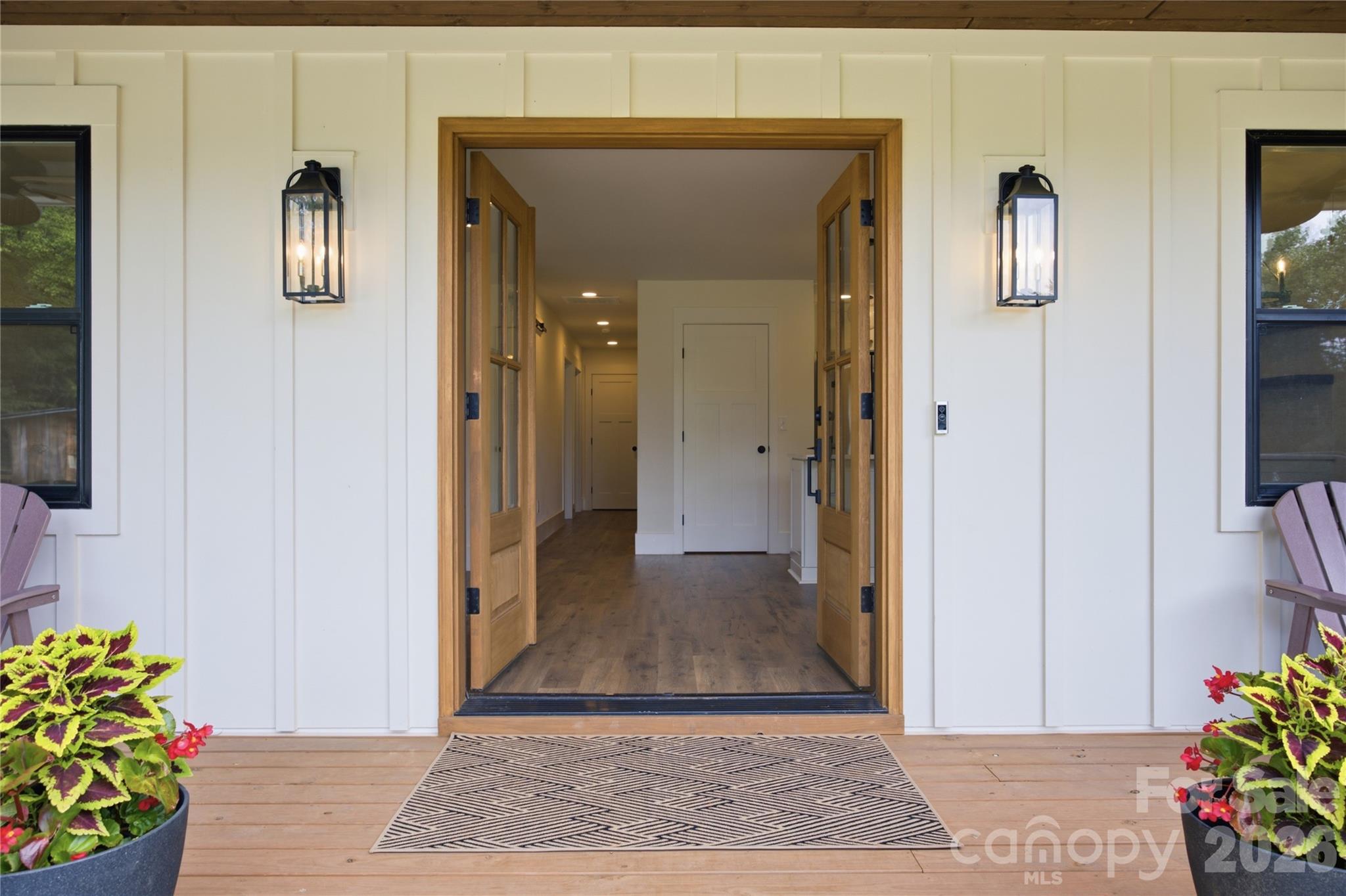 Let the sun shine in! - 5663 Mundy Road, Denver