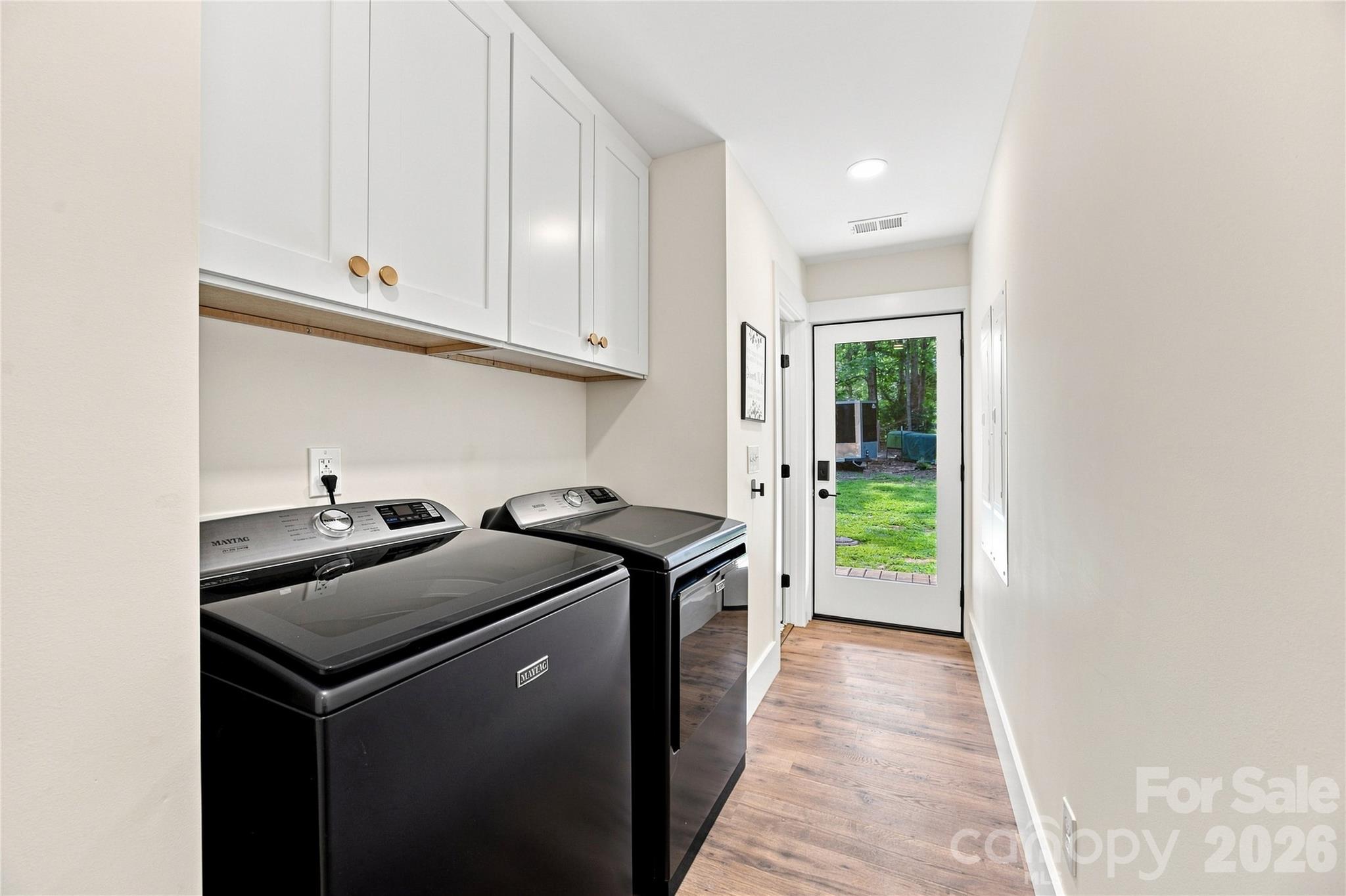 Main Level Laundry - 5663 Mundy Road, Denver